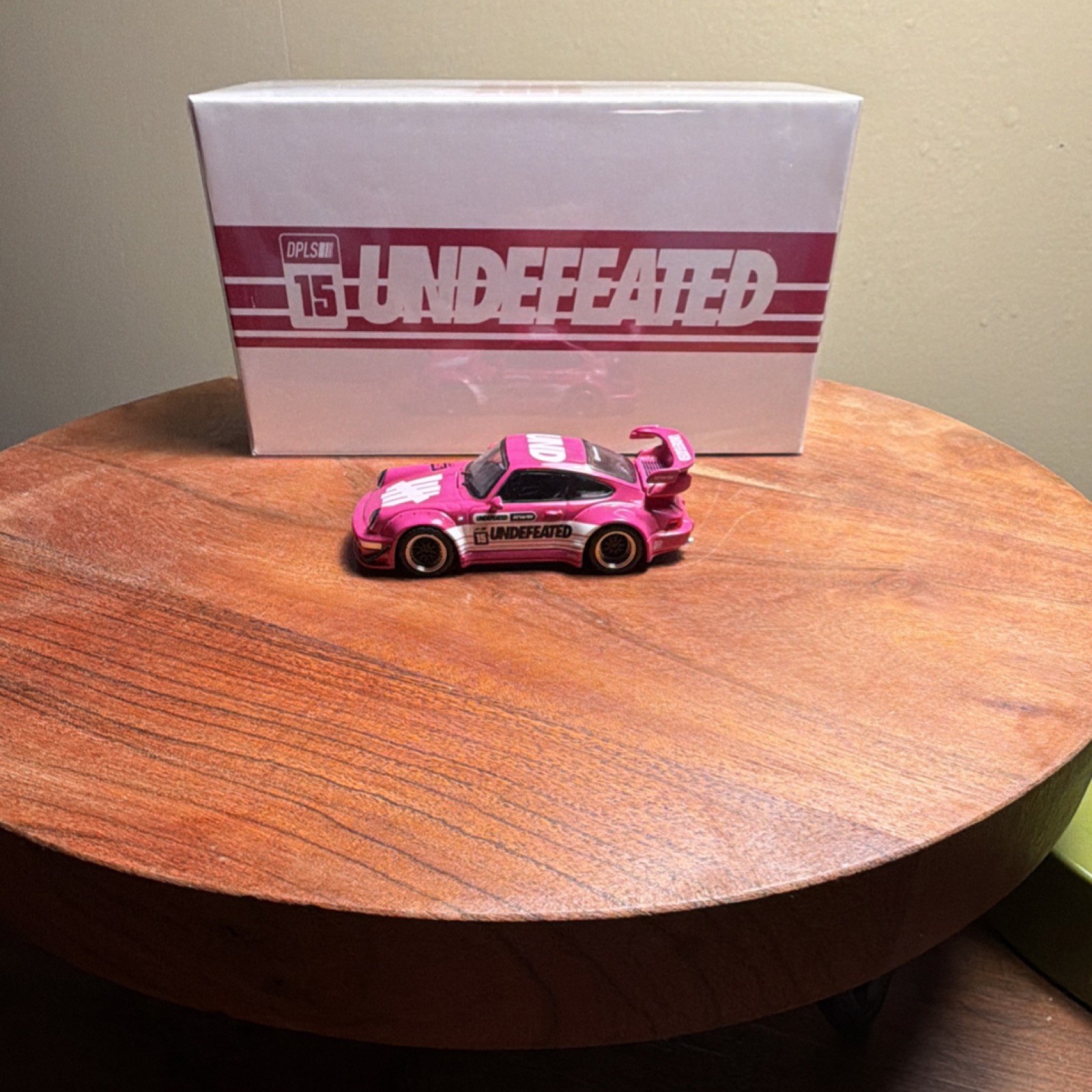 DPLS 1:64 Diecast Porsche 911 1993 Pink Car UNDEFEATED w/ Case