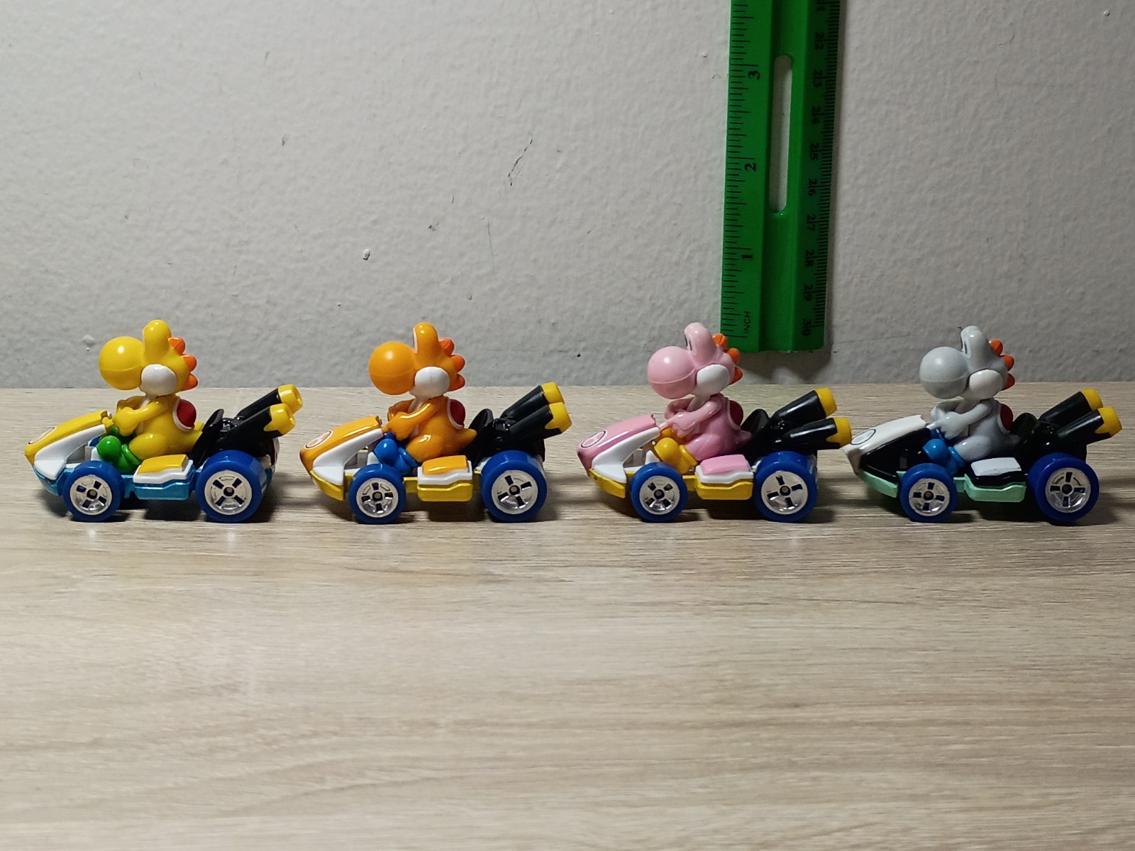 16-PK YOSHI Mystery Egg Super Mario Kart Hot Wheels Pink Yellow Orange Black