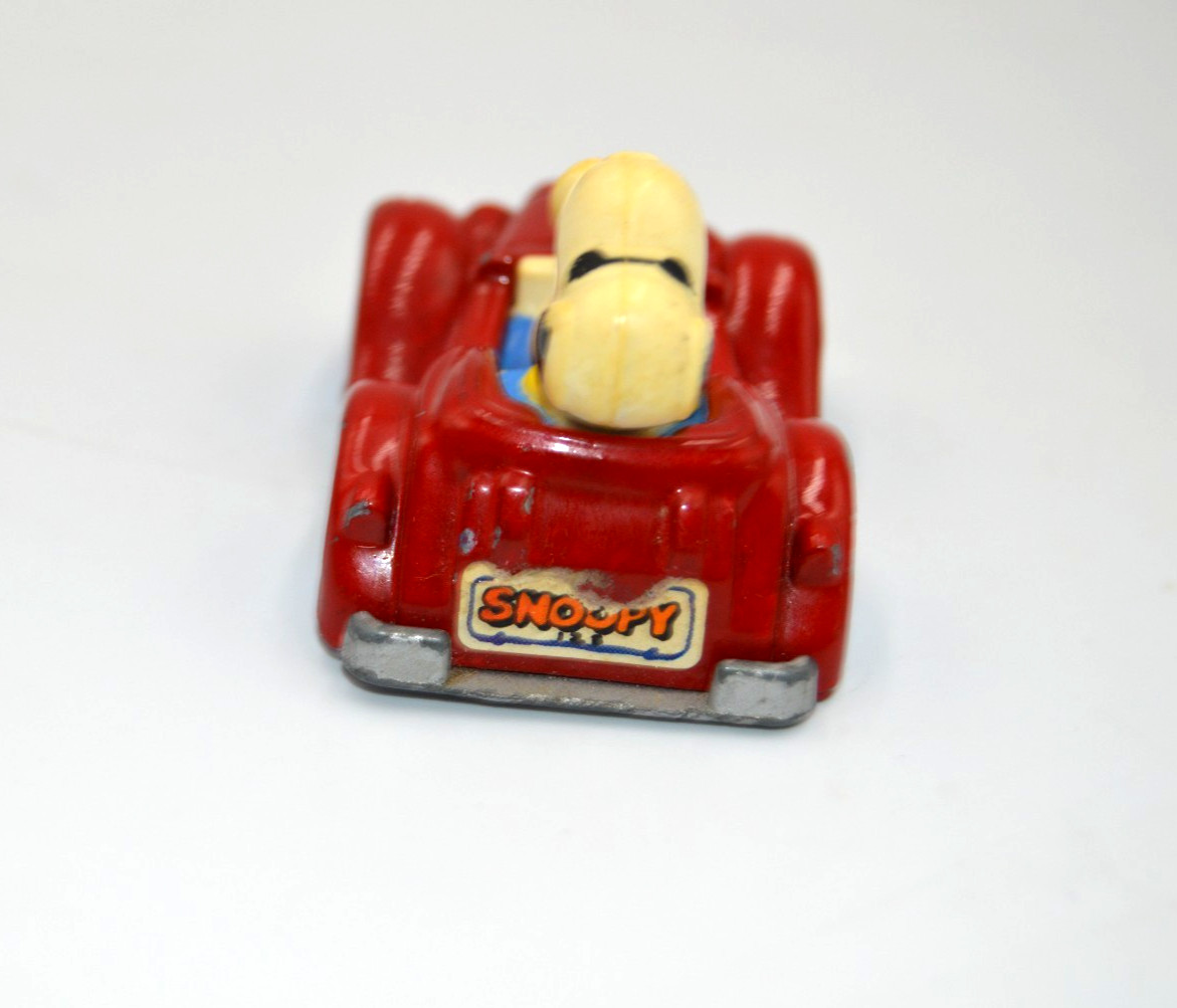 Peanuts Snoopy Vintage Diecast Car Aviva Convertible 1971 Red – 2.5″