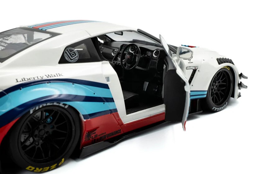 2024 NISSAN GT-R (R35) LIBERTY WALK BODY KIT 2.0 WHITE 1/18 SOLIDO S1805819
