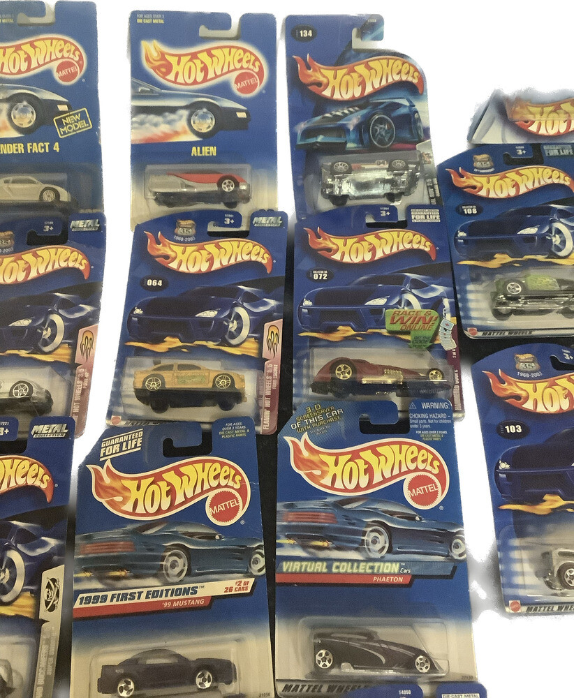 Hot Wheels Bundle – Set of 33 Assorted Cars – (PLEASE SEE PHOTOS) (9250618)