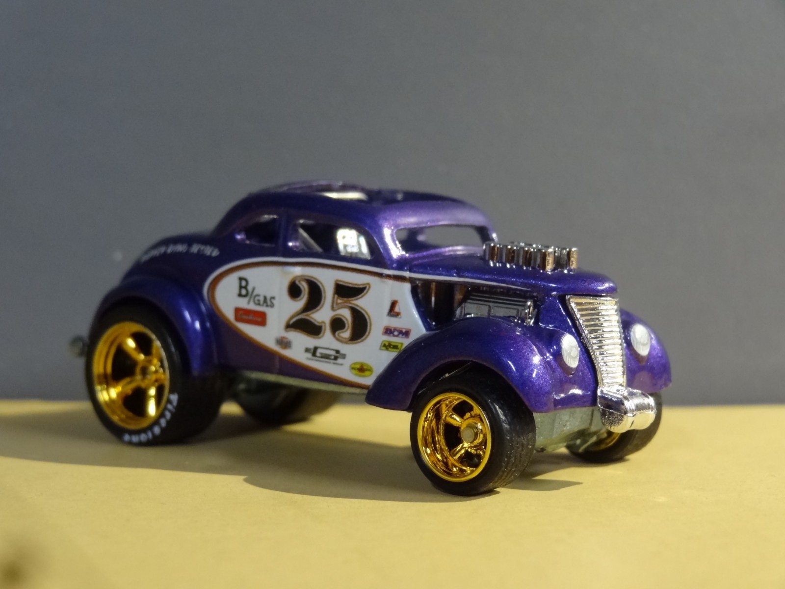 HOT WHEELS – PASS’N GASSER NHRA DRAG RACING 1/64 SCALE DIECAST DIORAMA MODEL C