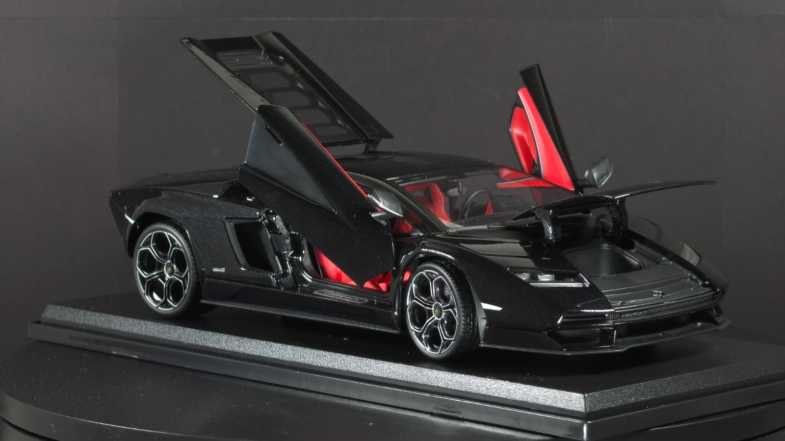 Lamborghini Countach LPI 800-4 1:18 Maisto Exclusive Style Special Edition Black