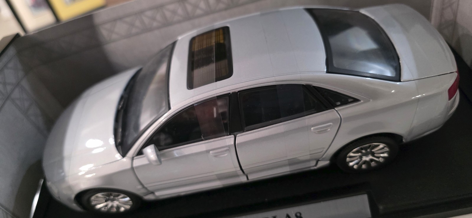 NEW Audi A8 2004 Model Diecast Car 1:18 Scale Opening Doors Hood Silver 11 inch