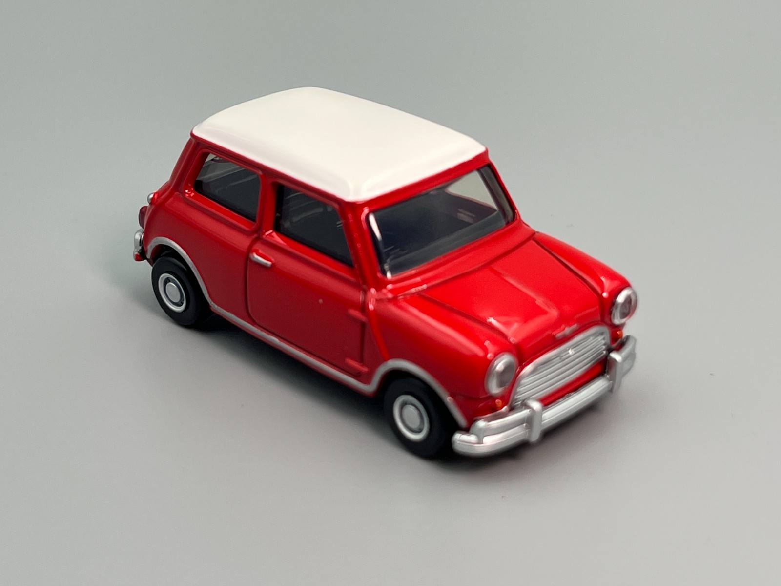 Morris Mini Cooper Classic Mini Red White Roof Tomica Premium #12 1/50 scale