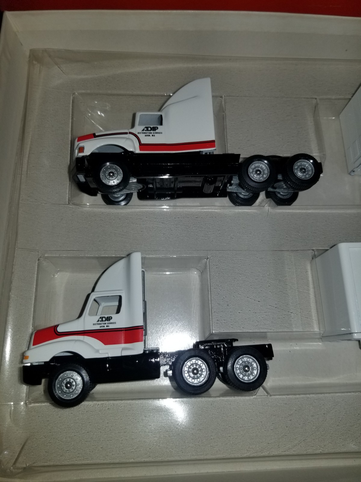 Winross Auto Palace Distribution Service Avon, MA 2 Truck Set