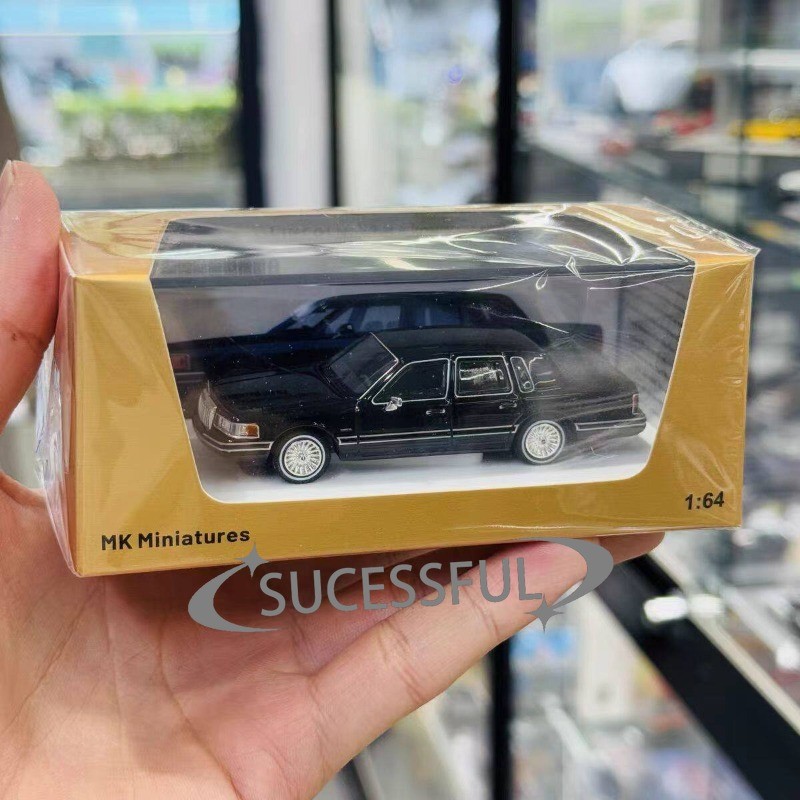 Functional Suspension 1:64 MK 1992 Lincoln Town Car Alloy Diecast Replica