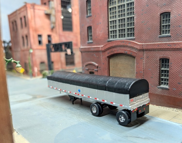 1/87 HO Scale Custom Built Tandem Spread Axle Covered Axle Dump Trailer.