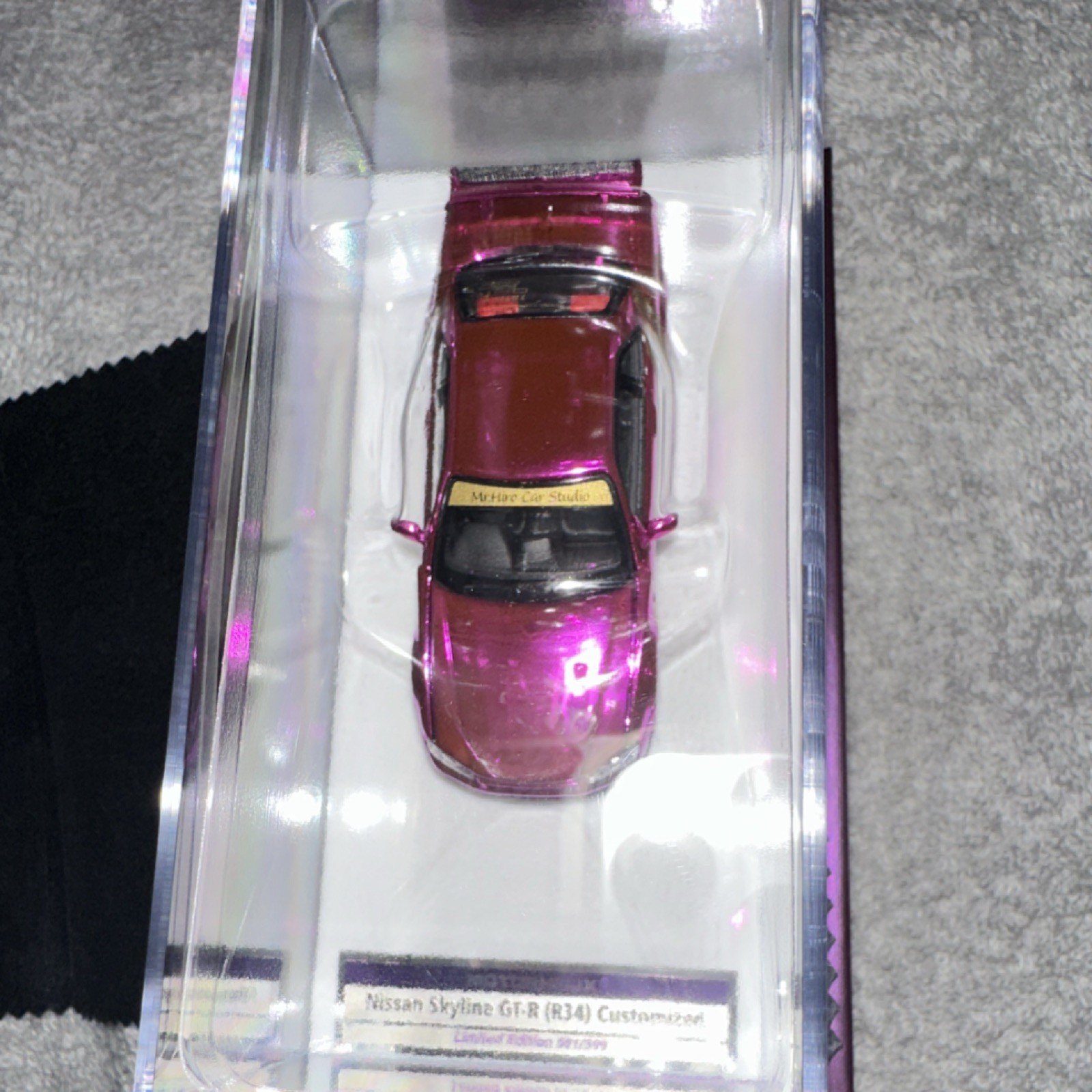 Motorhelix Nissan Skyline GT-R R34 Customized Purple/Gold 1:64 LE 581/599 Case