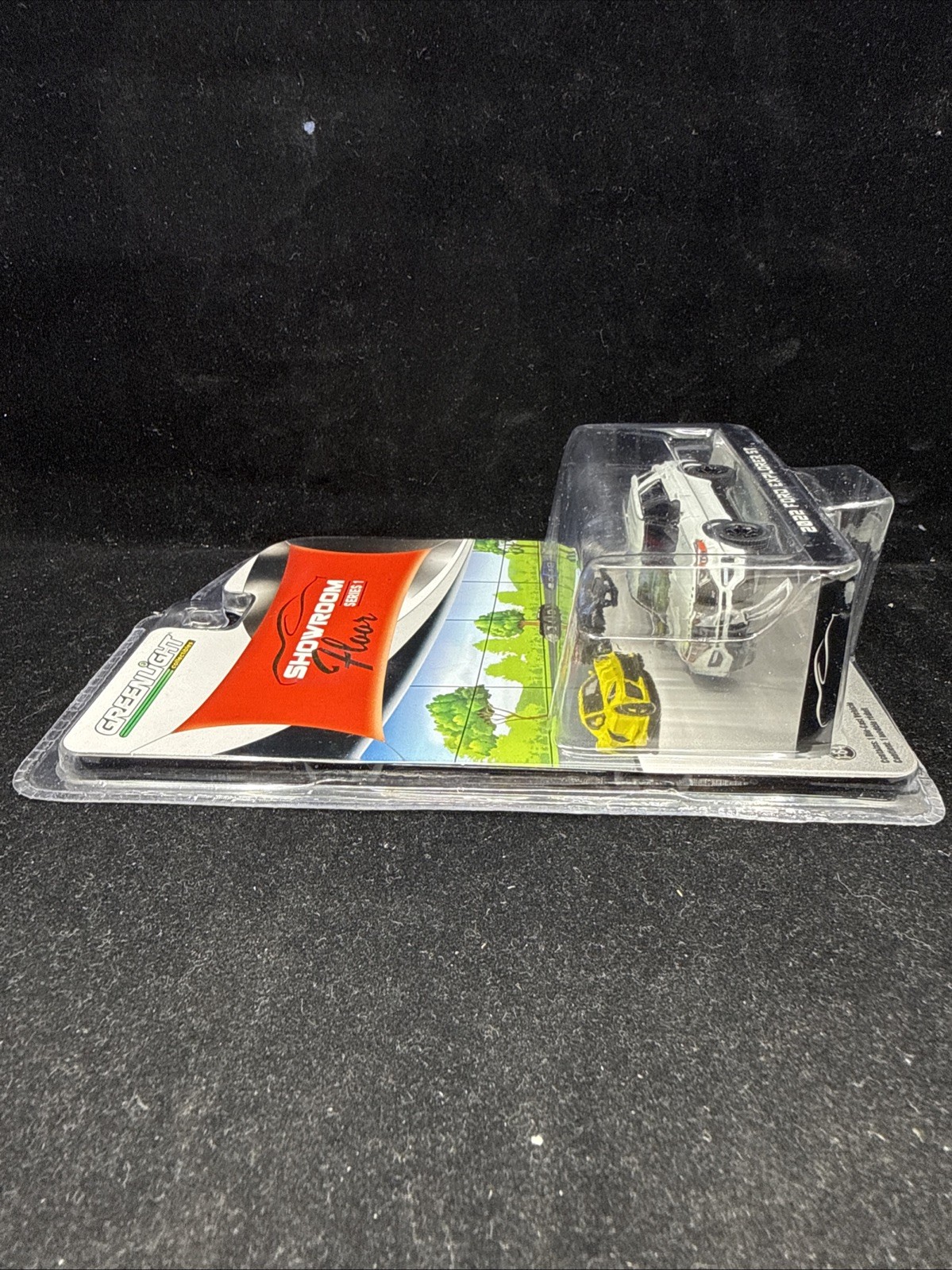 GreenLight 2022 Ford Explorer ST White Showroom Floor Series 1