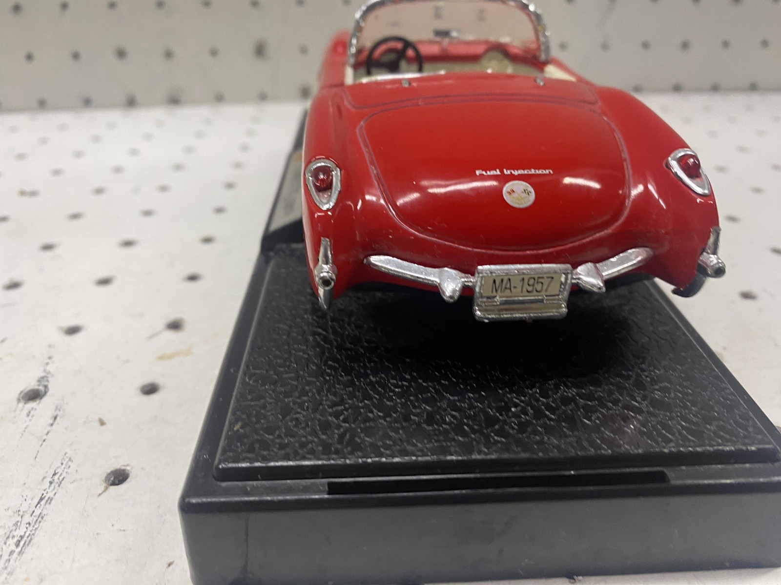 Chevrolet Corvette 1957 1:43 Diecast Model Toy Car Red Convertible With Stand