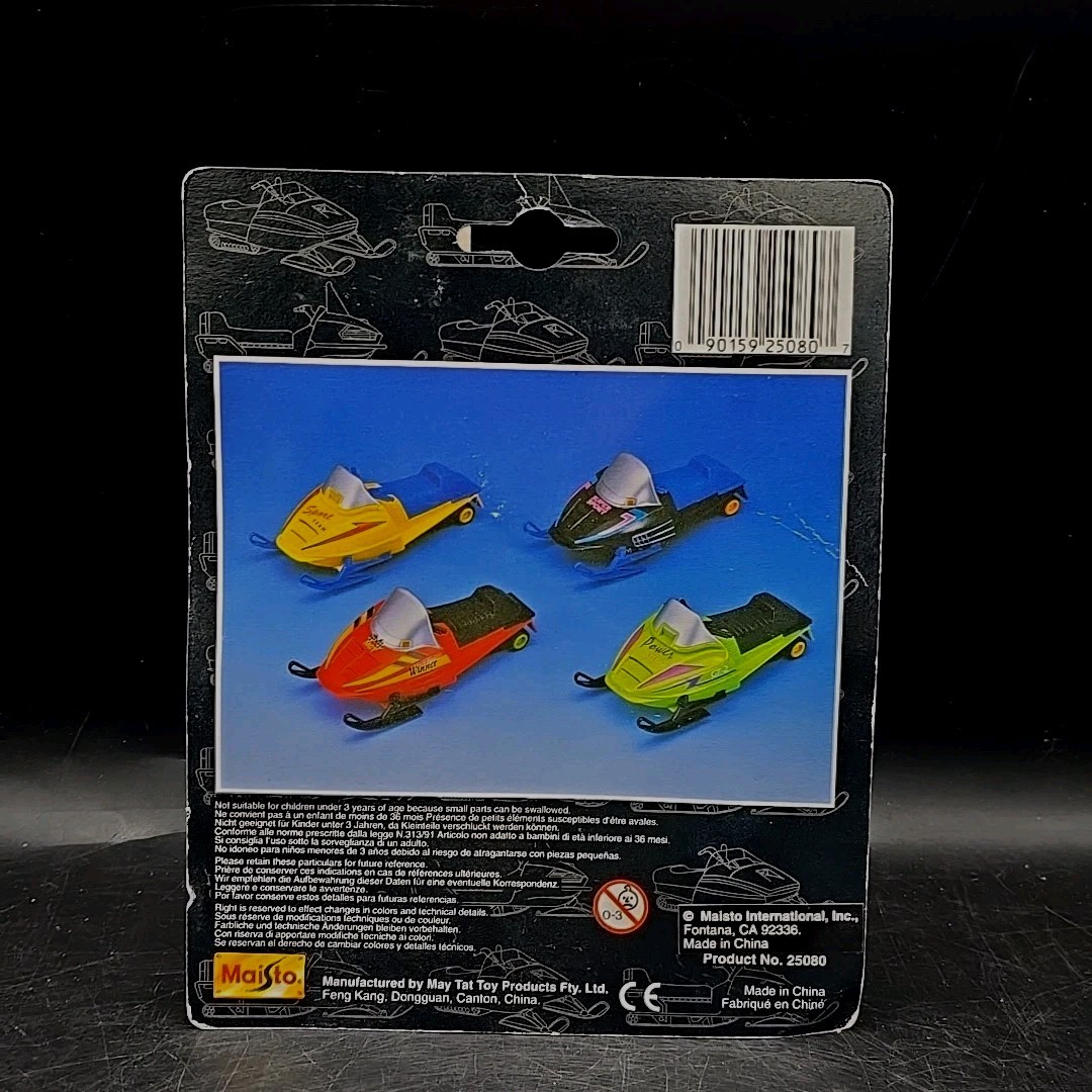 Maisto Snow Mobile 25080 Motorized Die Cast and Plastic Sport Team NEW