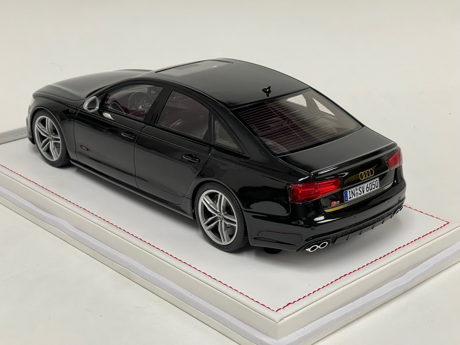1/18 Ivy Models Audi S6 in Brilliant black on Leather Base limited to 39 pcs