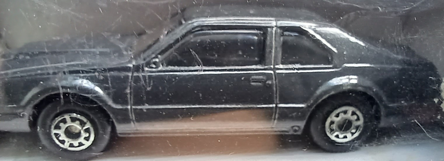 1983-1992 Lincoln Continental Mk VII Coupe 1/64 Die Cast Metal Car Maisto, RARE!