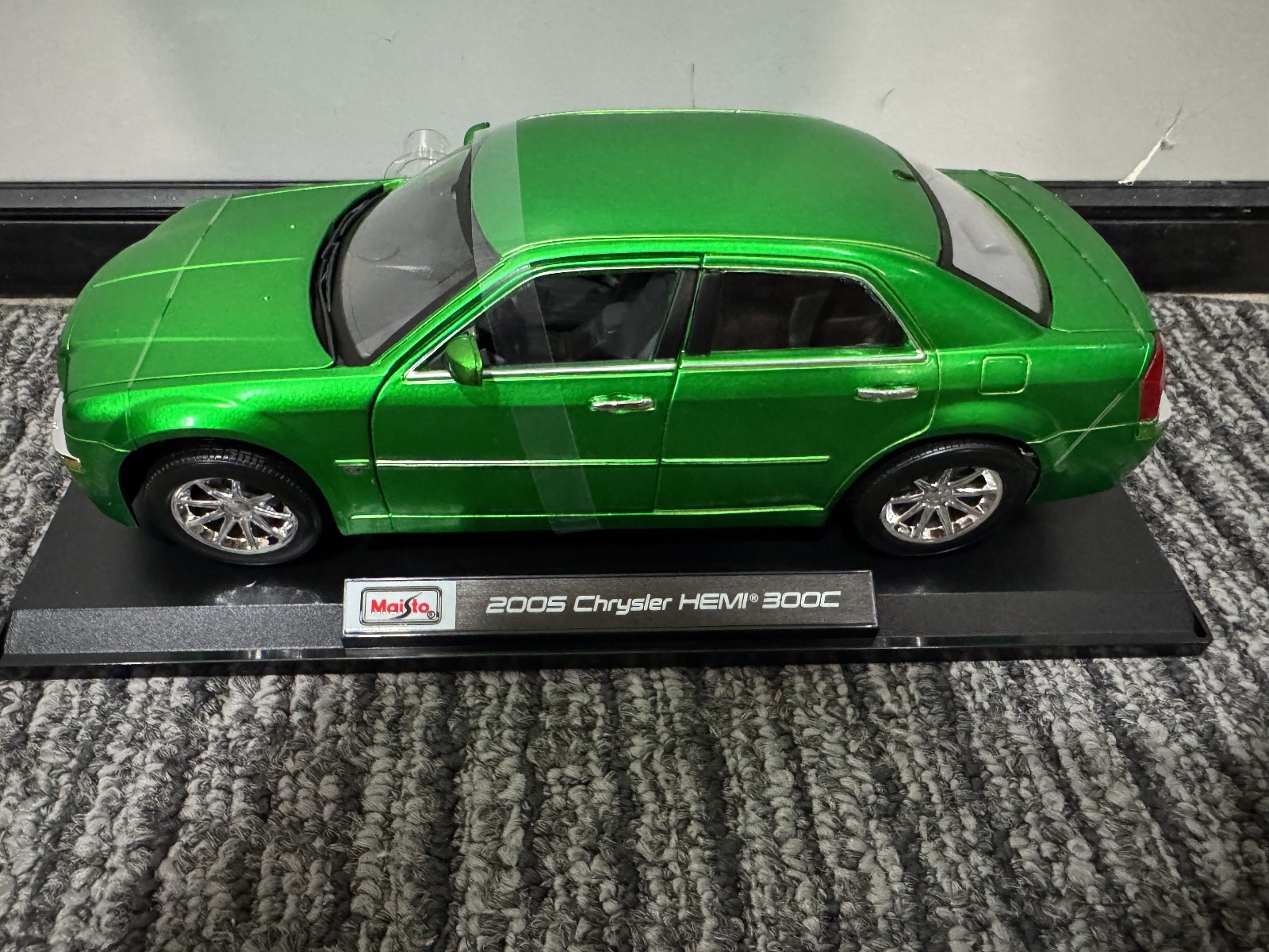 Maisto 1:18 Diecast Special Edition 2005 Chrysler HEMI 300C GREEN NEW IN BOX