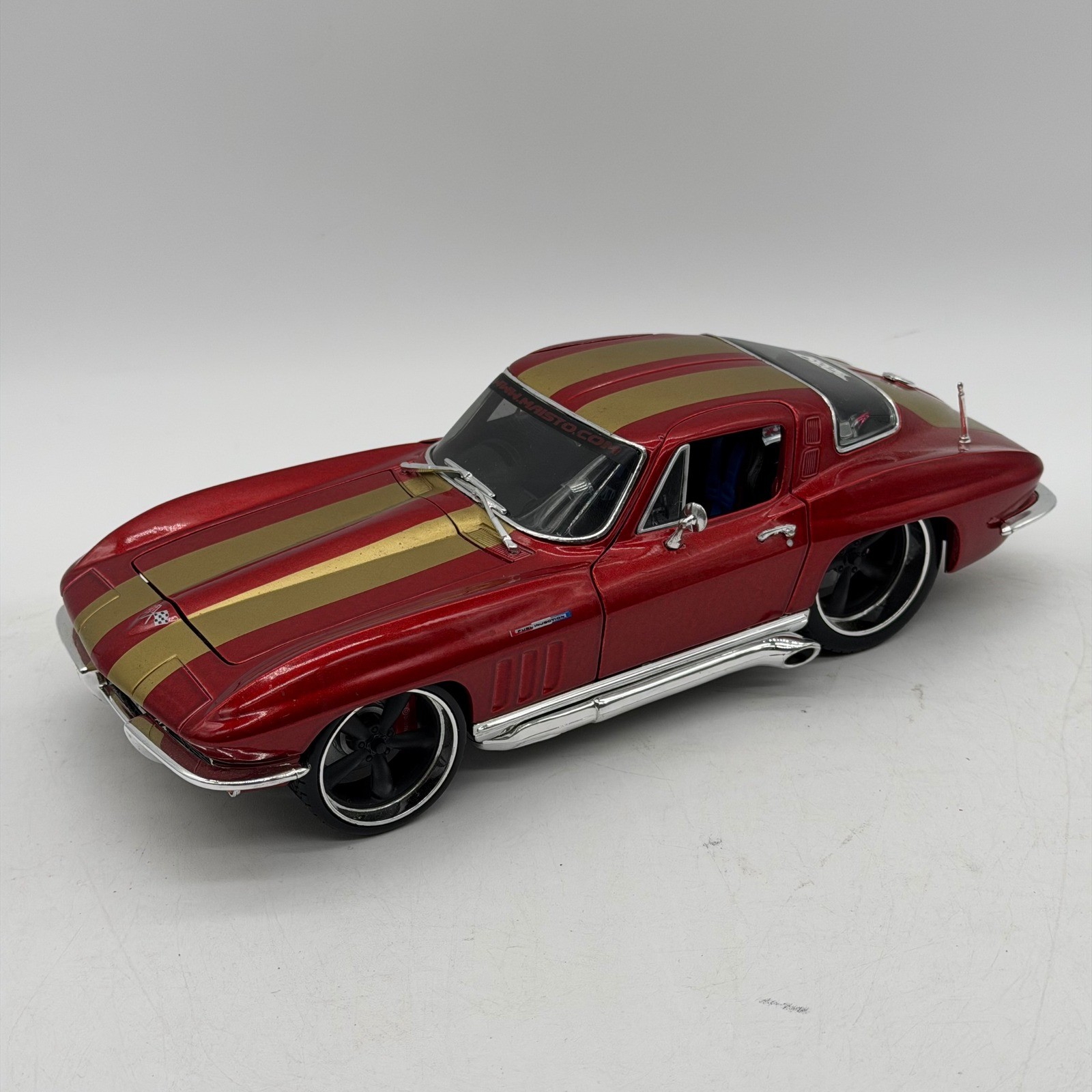 Maisto Pro Rodz 1965 Chevrolet Corvette 1/18 Red/Gold Racing Stripes Diecast Car