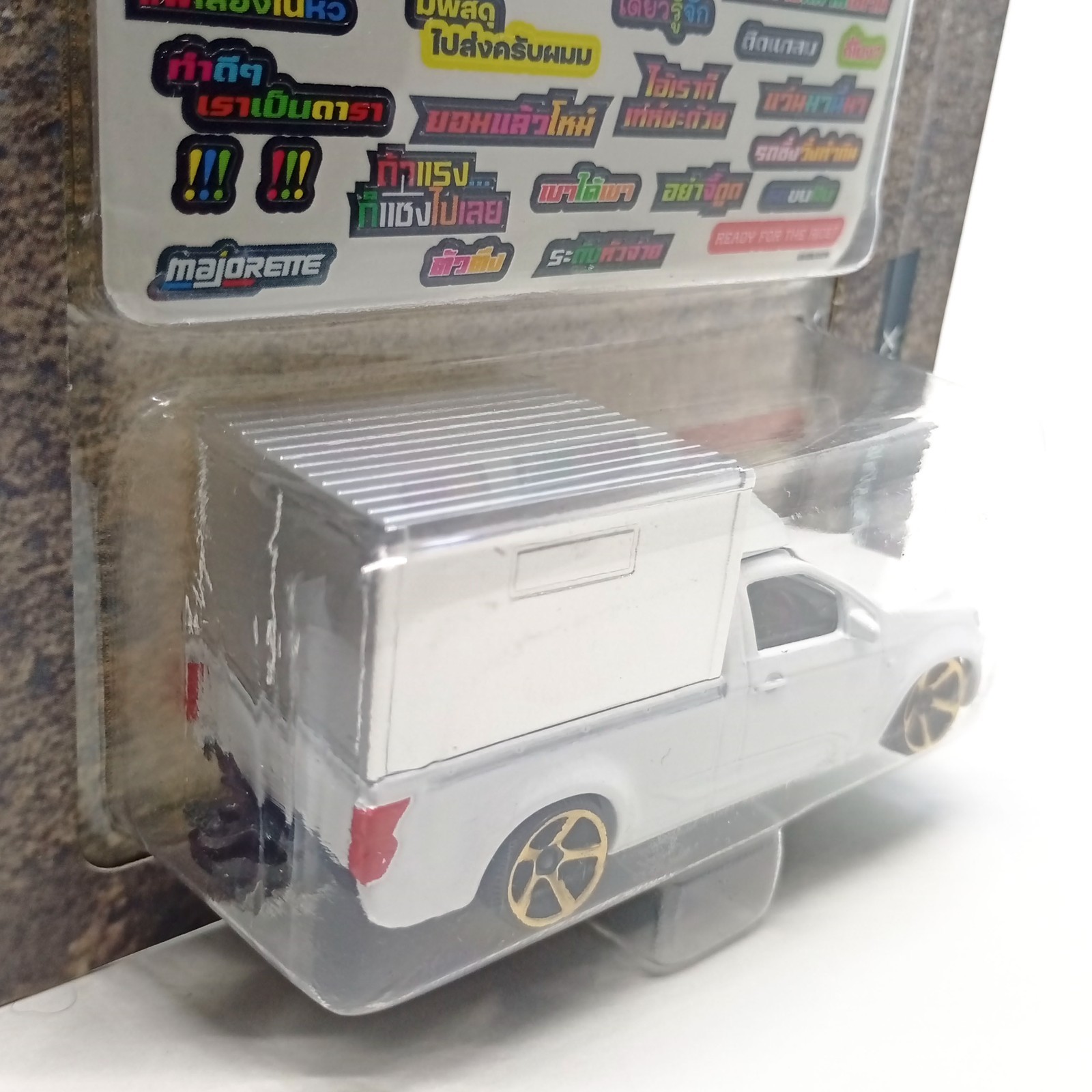 Majorette Isuzu Dmax Spark with Box Truck White 1:61 (3″) in Package