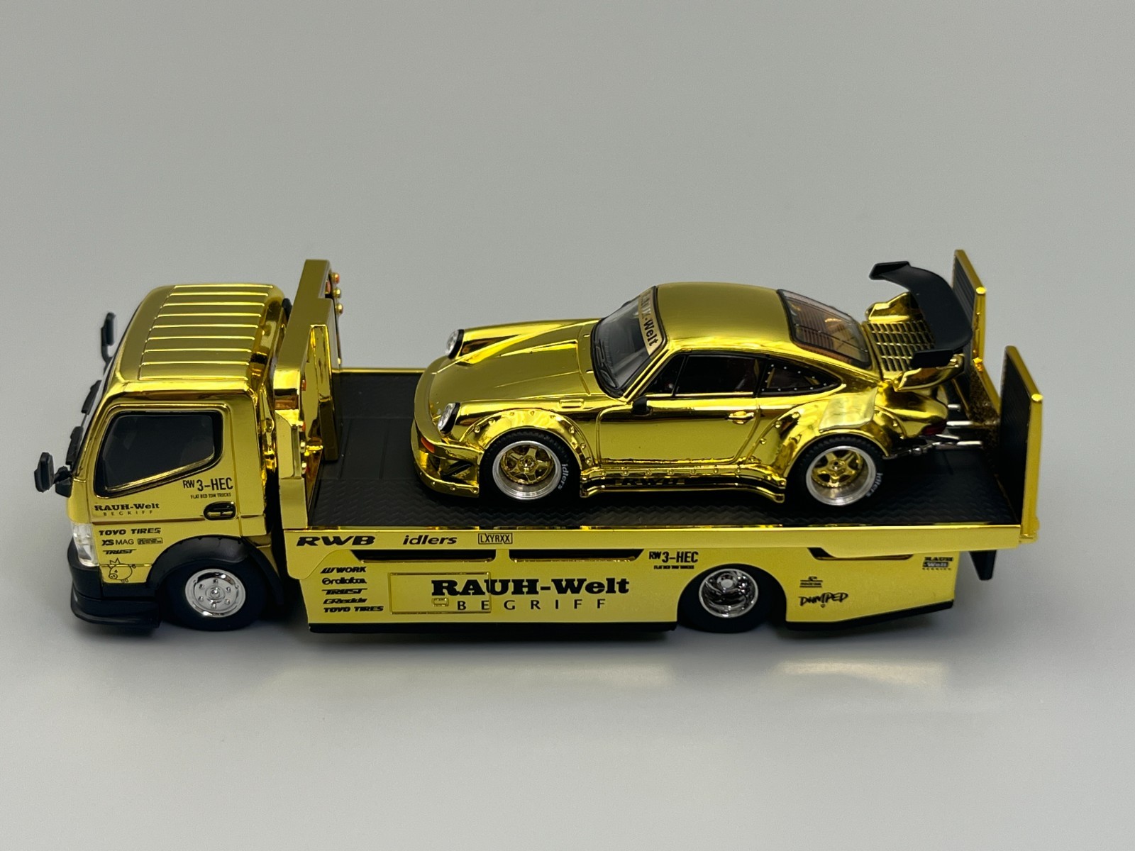 RWB 930 and Transporter Gold Porsche 911 HEC 2026 Exclusive Poprace 1/64 scale