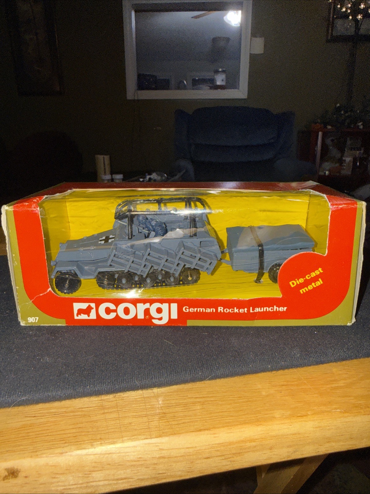 Corgi 907 Die Cast German Semi-Track Hanomog Sdkfz Rocket Launcher W/Shotman EX