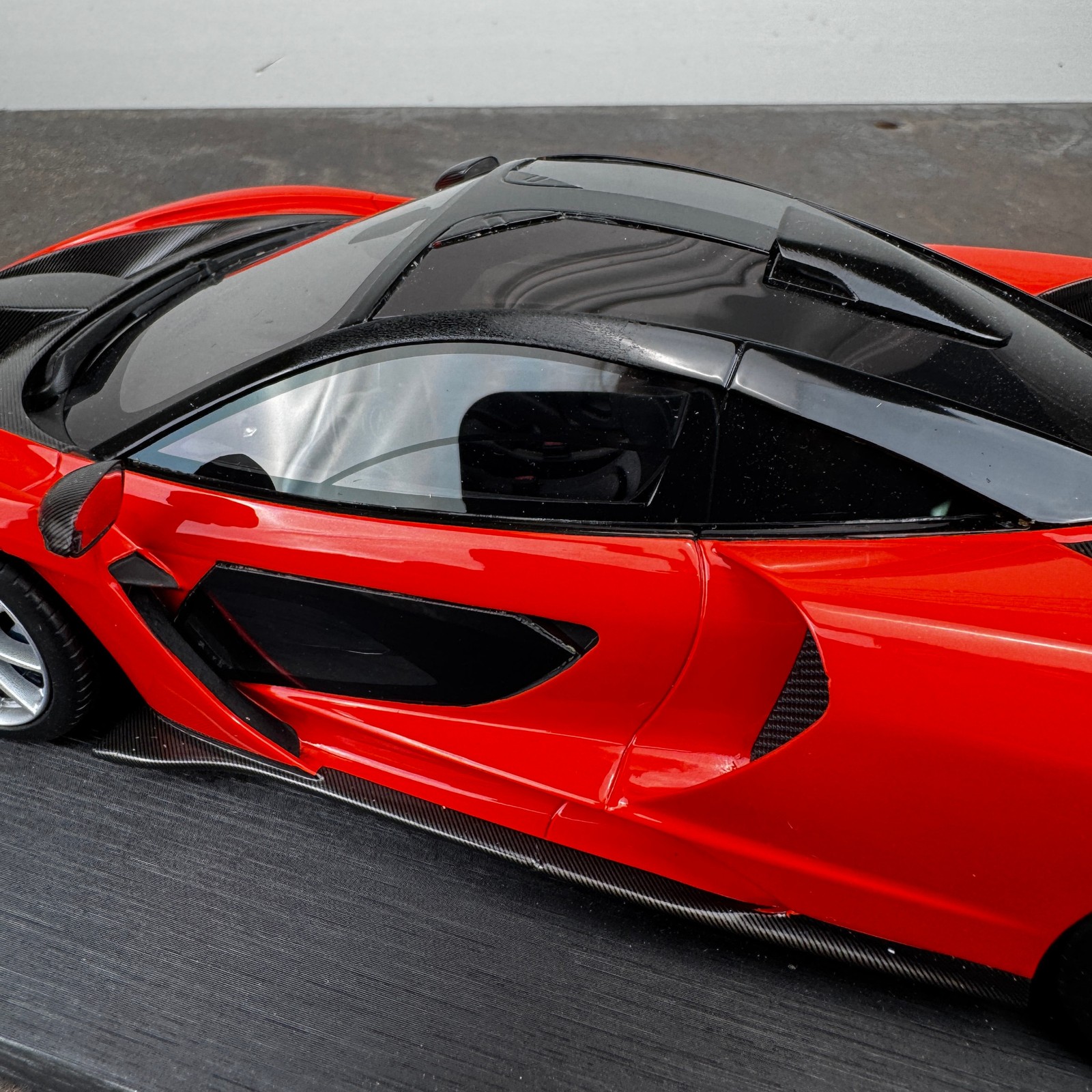 TRUESCALE MINIATURES – McLAREN SENNA 1:18 Mira Orange – No. 180EMI5