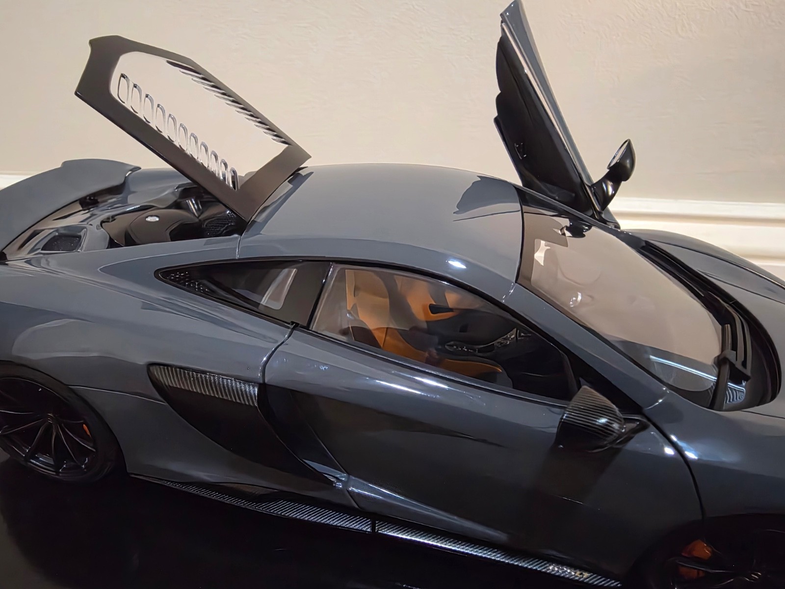 AUTOart 1/18 Mclaren 675LT Chicane GREY 76047