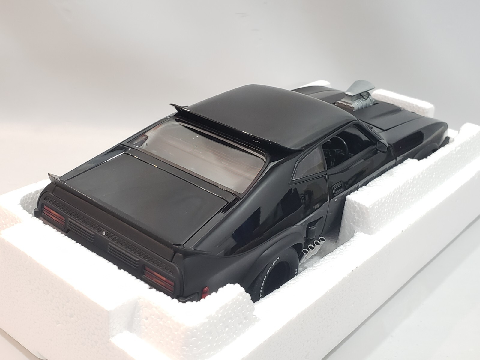 1/18 Autoart FORD XB FALCON Interceptor Mad Max The Road Warrior TUNED Ver 72775