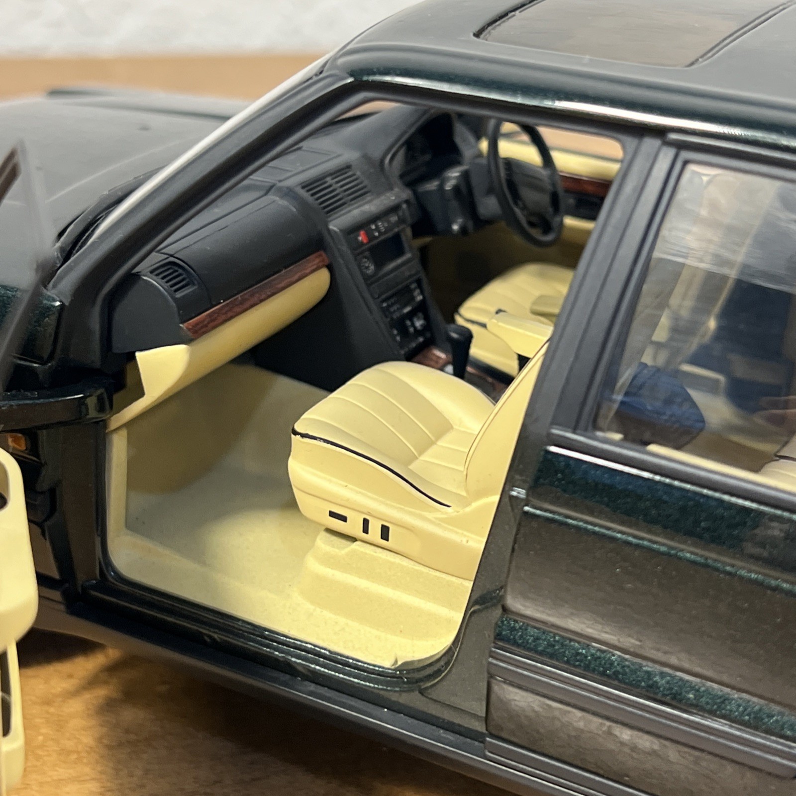Auto Art Range Rover 4.6 HSE – Off Road Division 1:18 Green