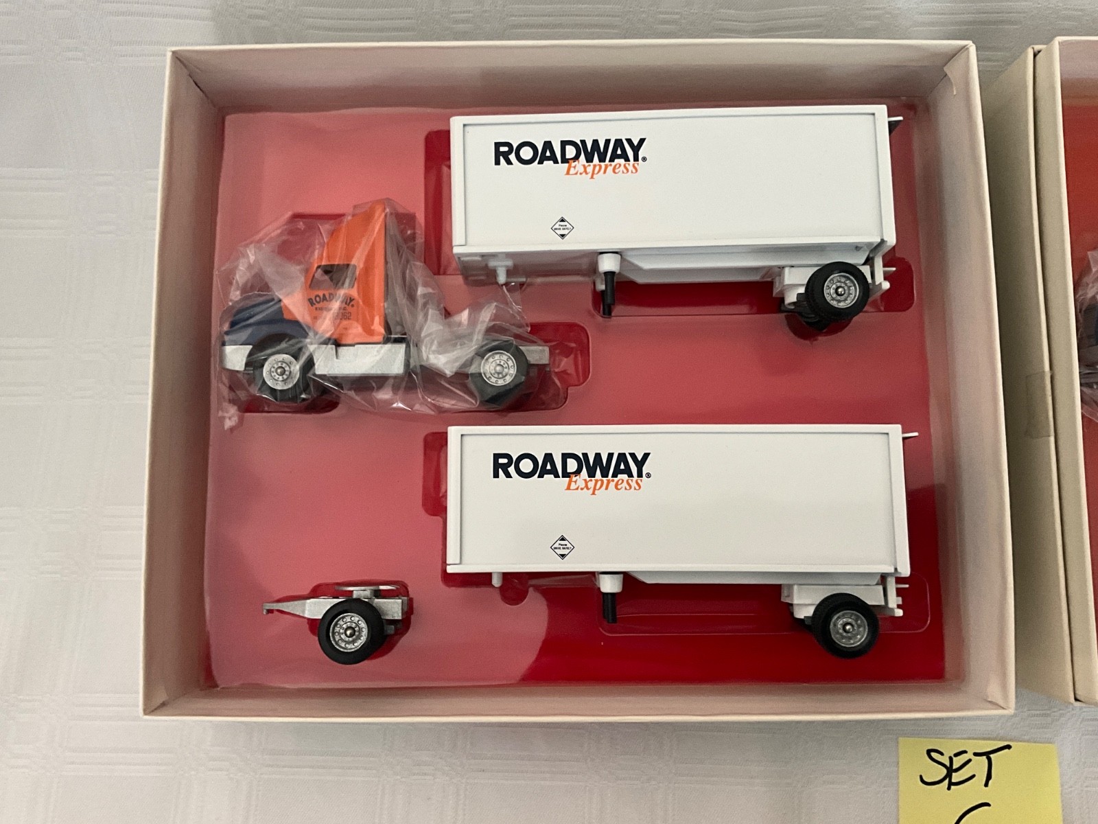 Winross Roadway Express Double Trailers 1:64 Diecast Semi Truck Set NOS (Set C)