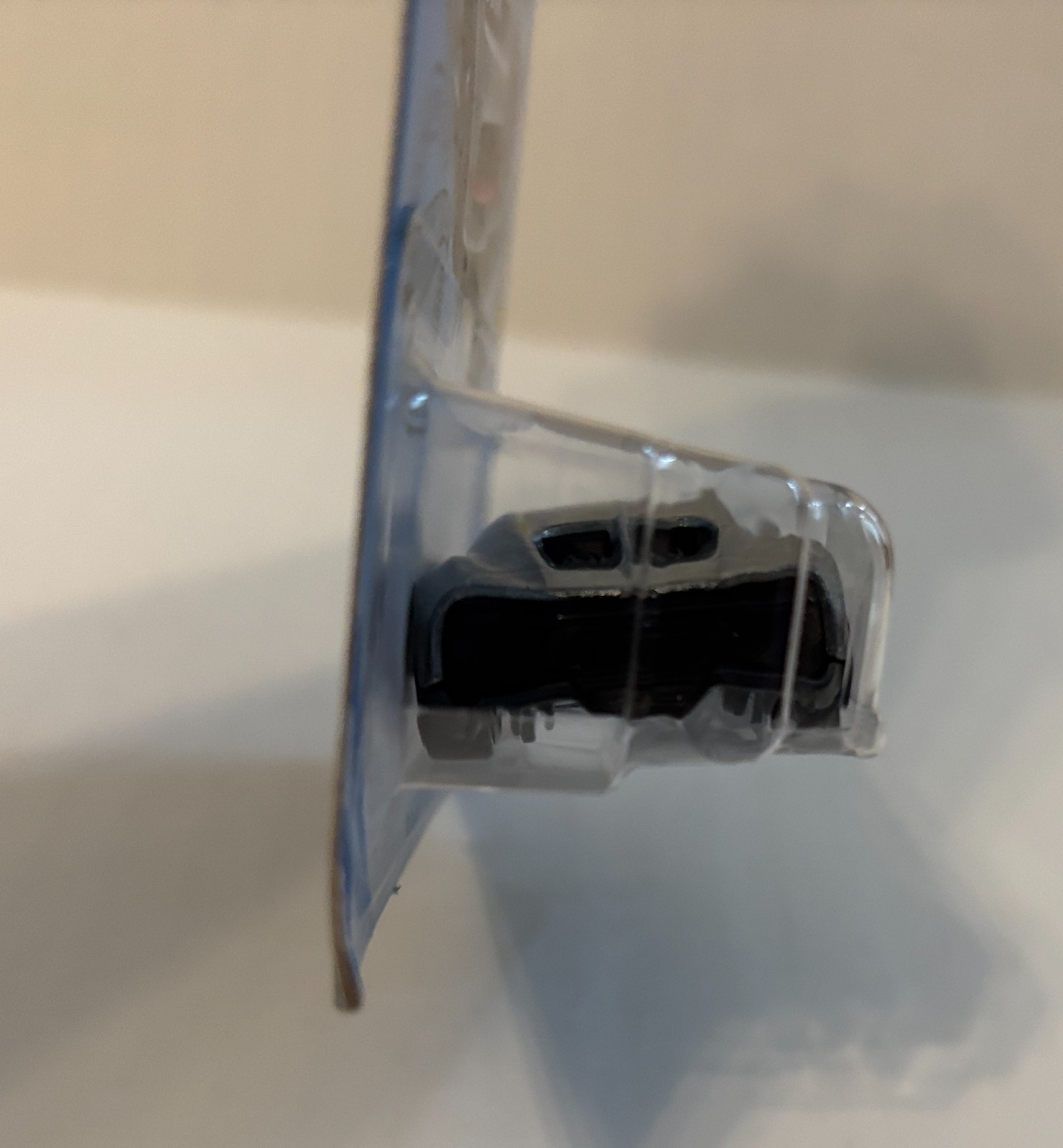 Hot Wheels ZAMAC 16 BUGATTI CHIRON Factory Fresh Walmart Exclusive Crack Blister