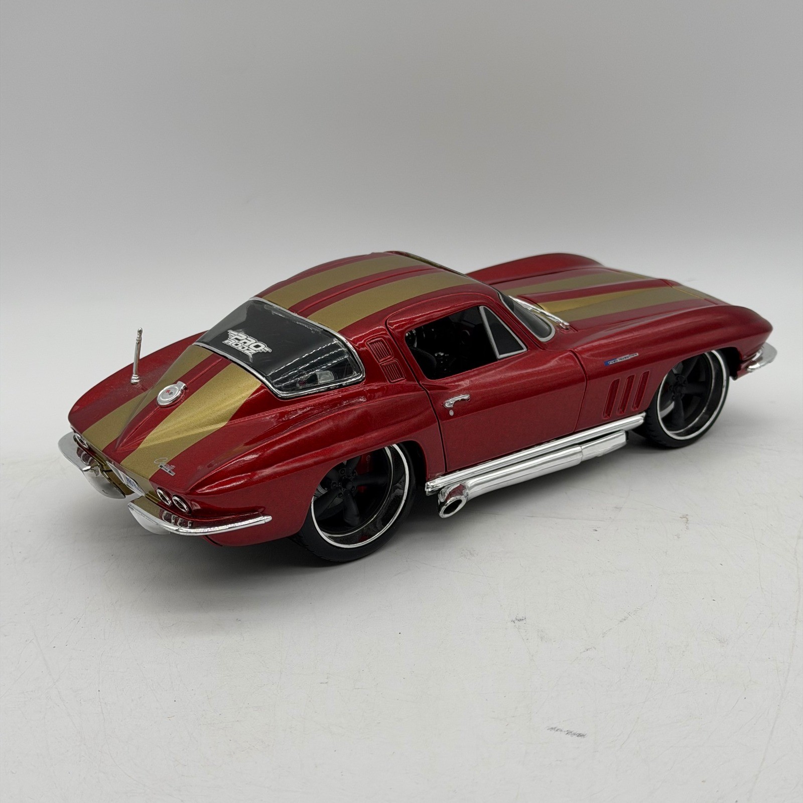 Maisto Pro Rodz 1965 Chevrolet Corvette 1/18 Red/Gold Racing Stripes Diecast Car
