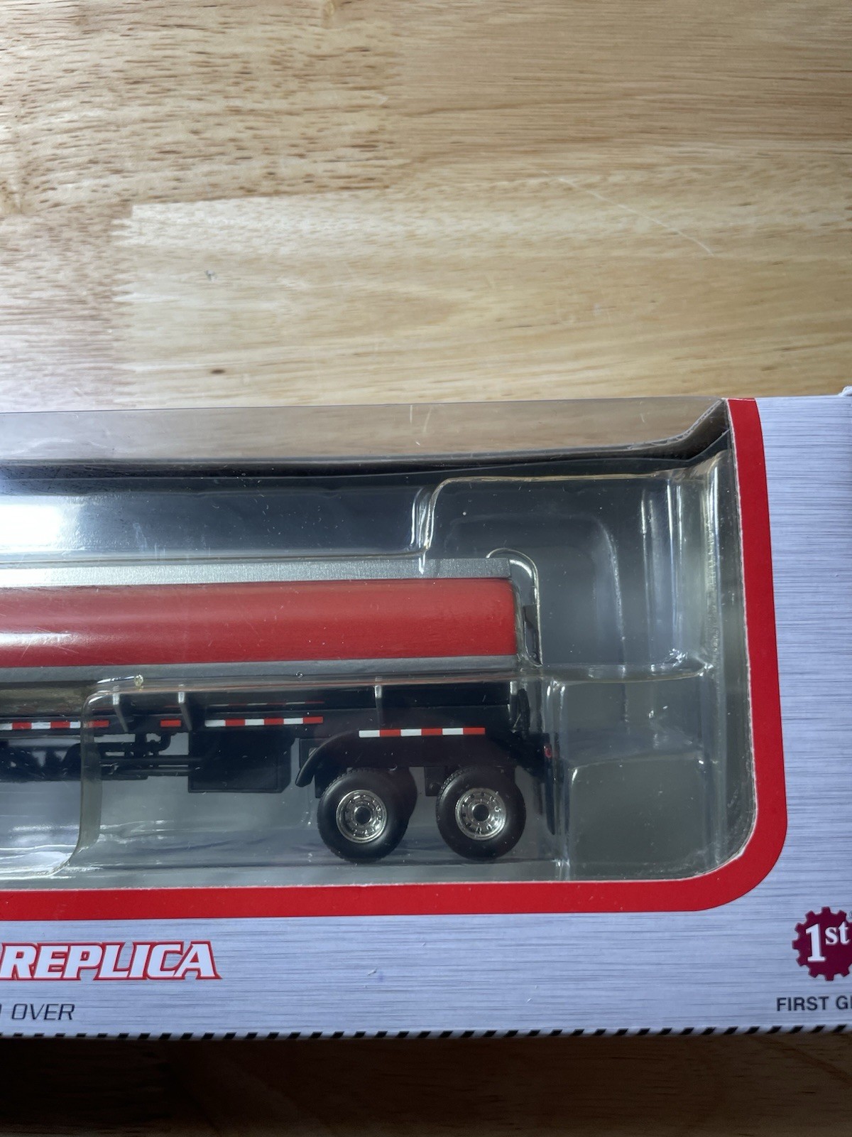 First Gear 1:64 Scale – 76 Semi Truck With 76 Fuel Tank Trailer – ( 60-0279 )