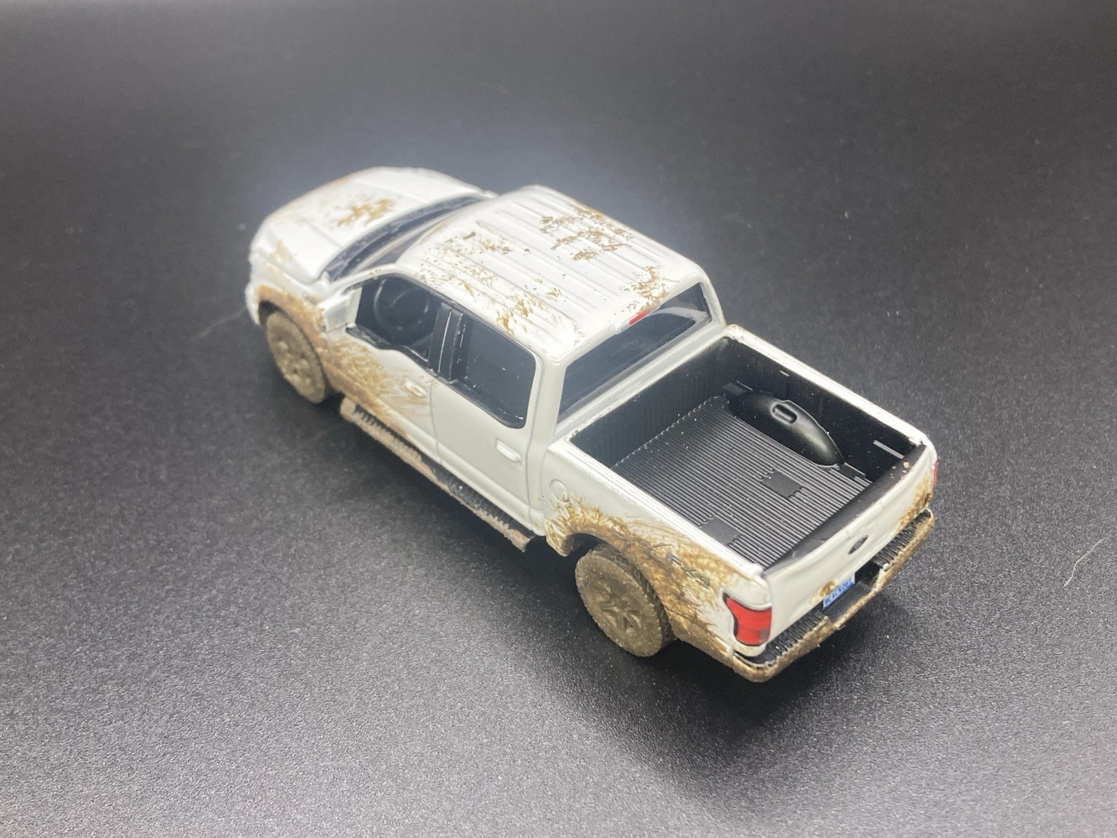 2020 Ford F-150 4×4 Muddy Custom 1/64 Diecast Mud Truck Custom Auto World