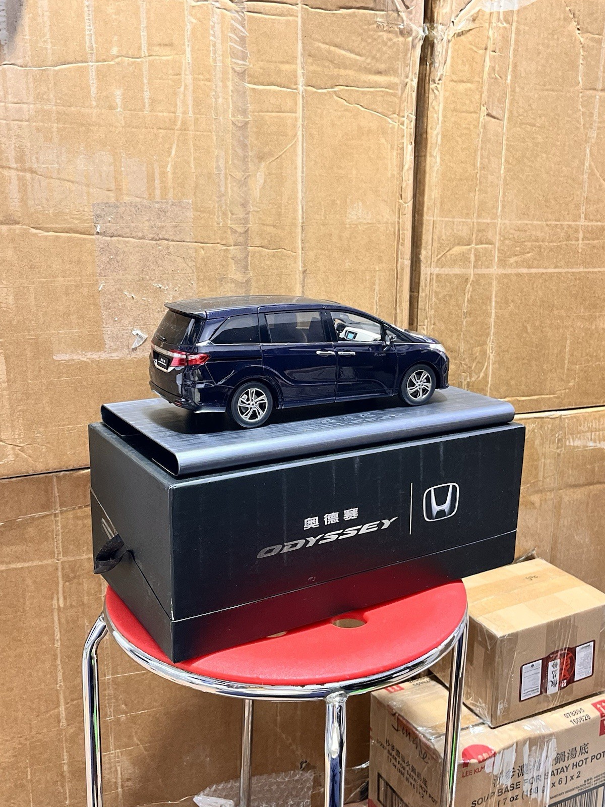 1:18 Scale 2015~2018 Honda Odyssey Obsidian Blue Pearl Diecast Model With Base