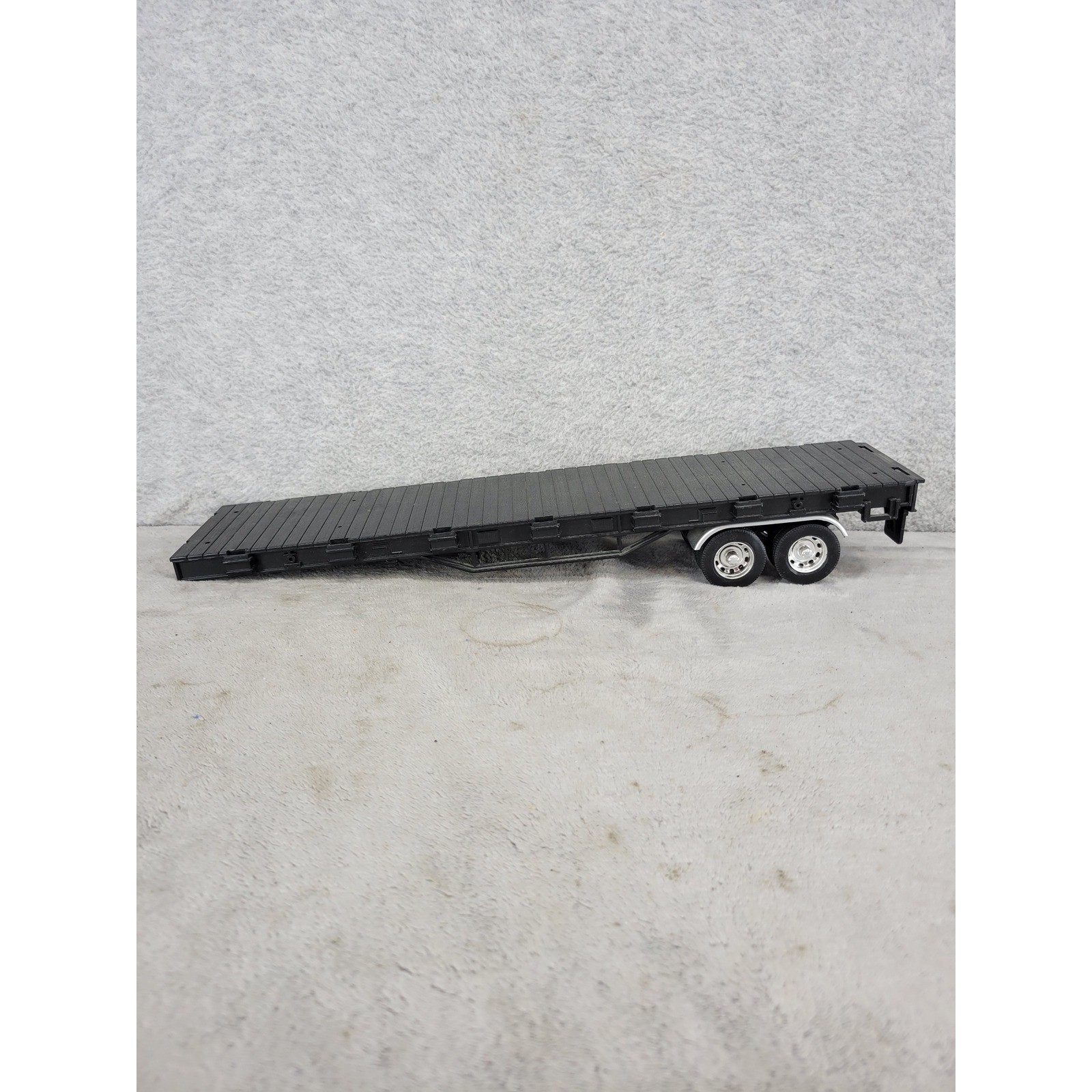 NewRay 2001 Black Flatbed Semi Trailer 15.5 Inch Dual Axle 1:32 Scale Toy Rig