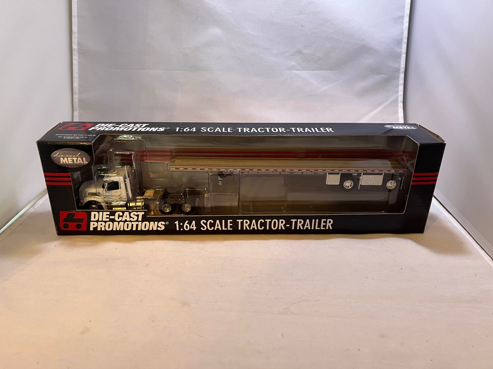 # 01020 – DCP 1:64 White Tractor-Trailer Hauler – 1 Pc.