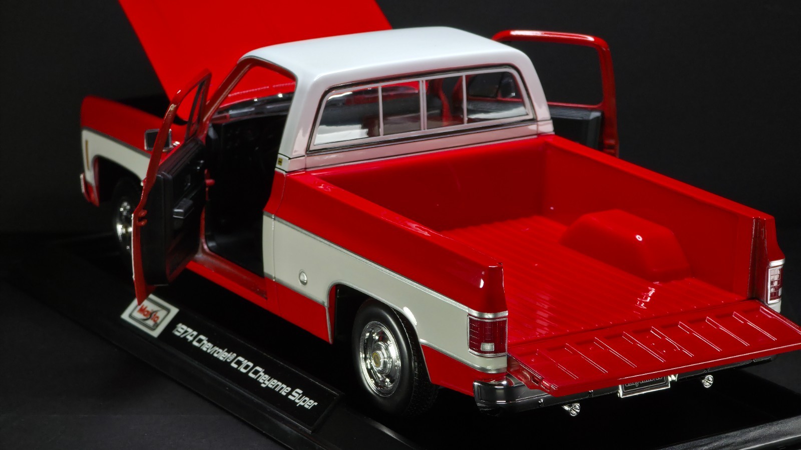 1974 Chevrolet C10 Cheyenne Super 1:18 Maisto Exclusive Style Special Edition