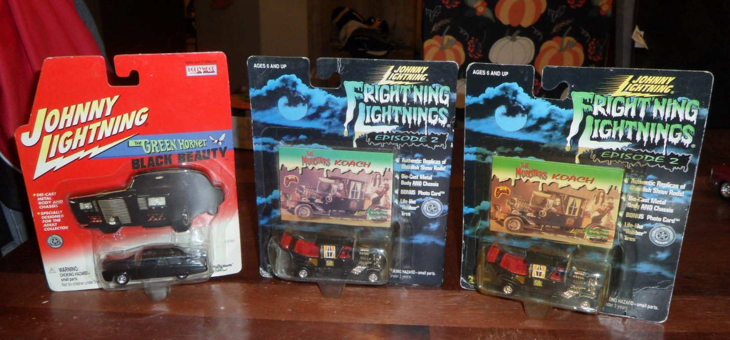2X Johnny Lightning Munsters Barris Koach Episode 2 & Green Hornet Black Beauty