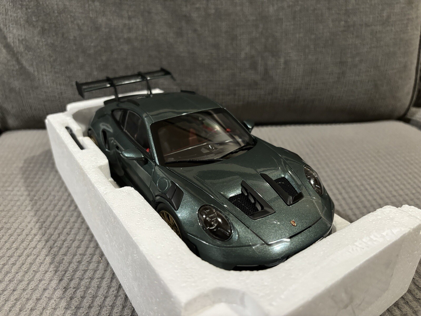 1/18 Norev Porsche 911 (992) GT3 RS 2022 Dark Green Metallic Diecast Limit 504pc