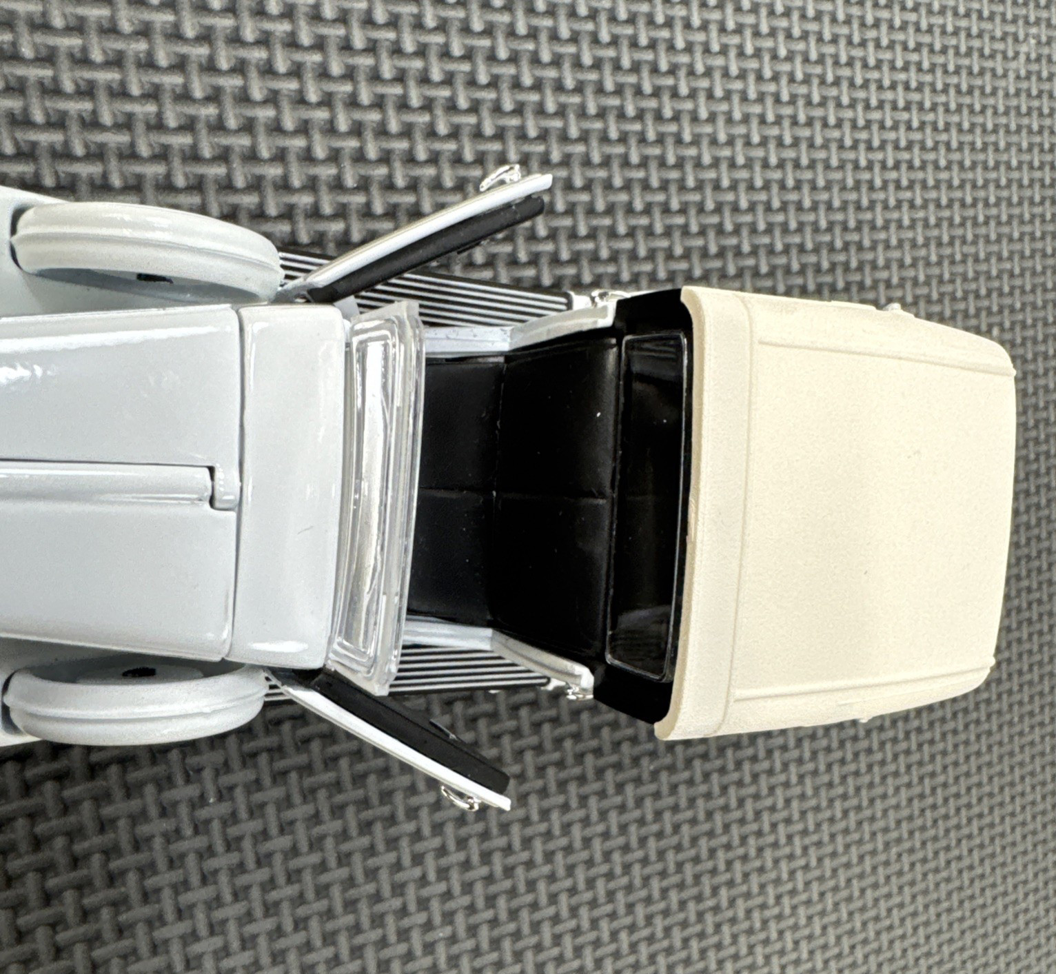 Signature Models 1933 Cadillac Town Car Diecast 1:32