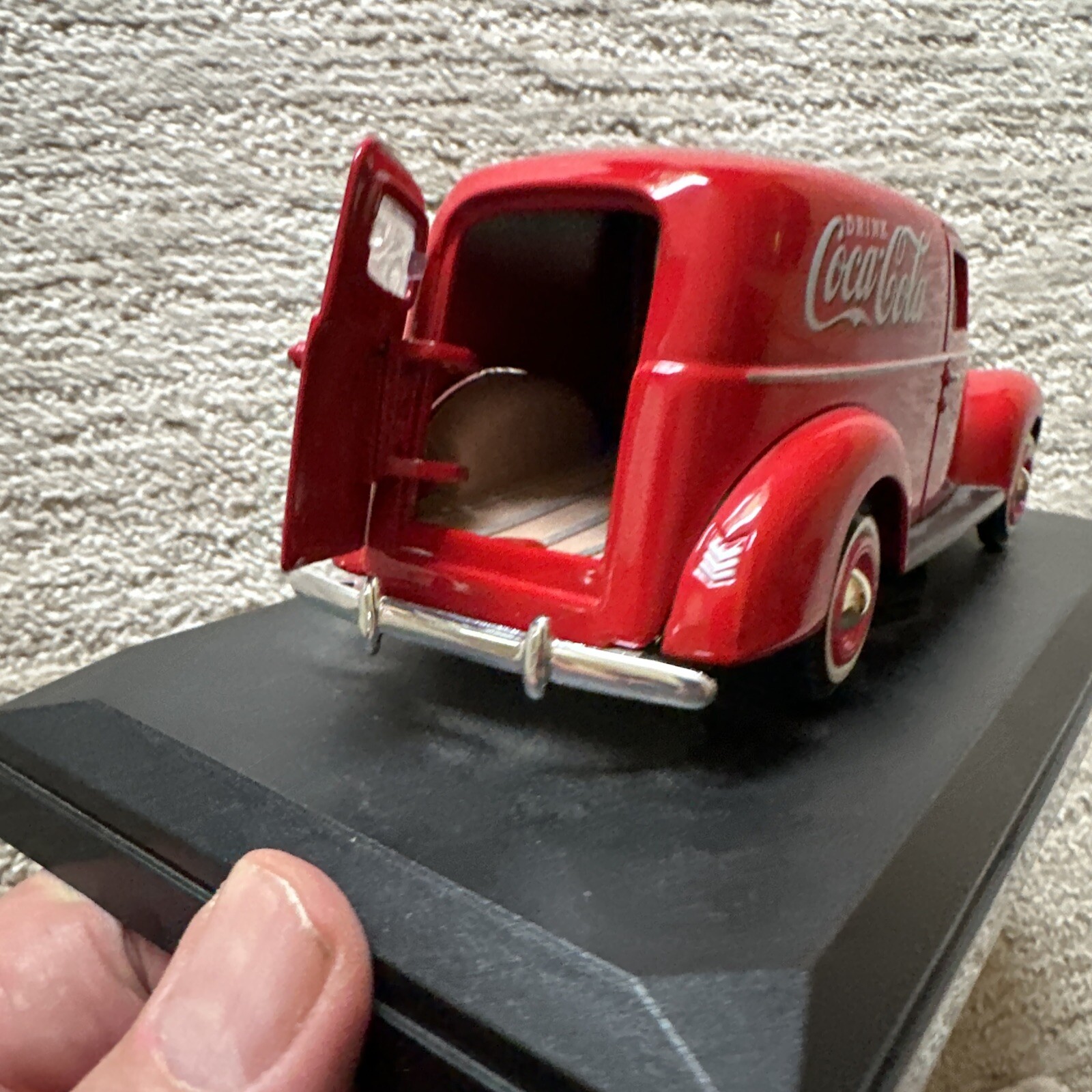 Coca Cola Ford 1940 Sedan Delivery 1:24 Diecast Collectible USED NO BOX