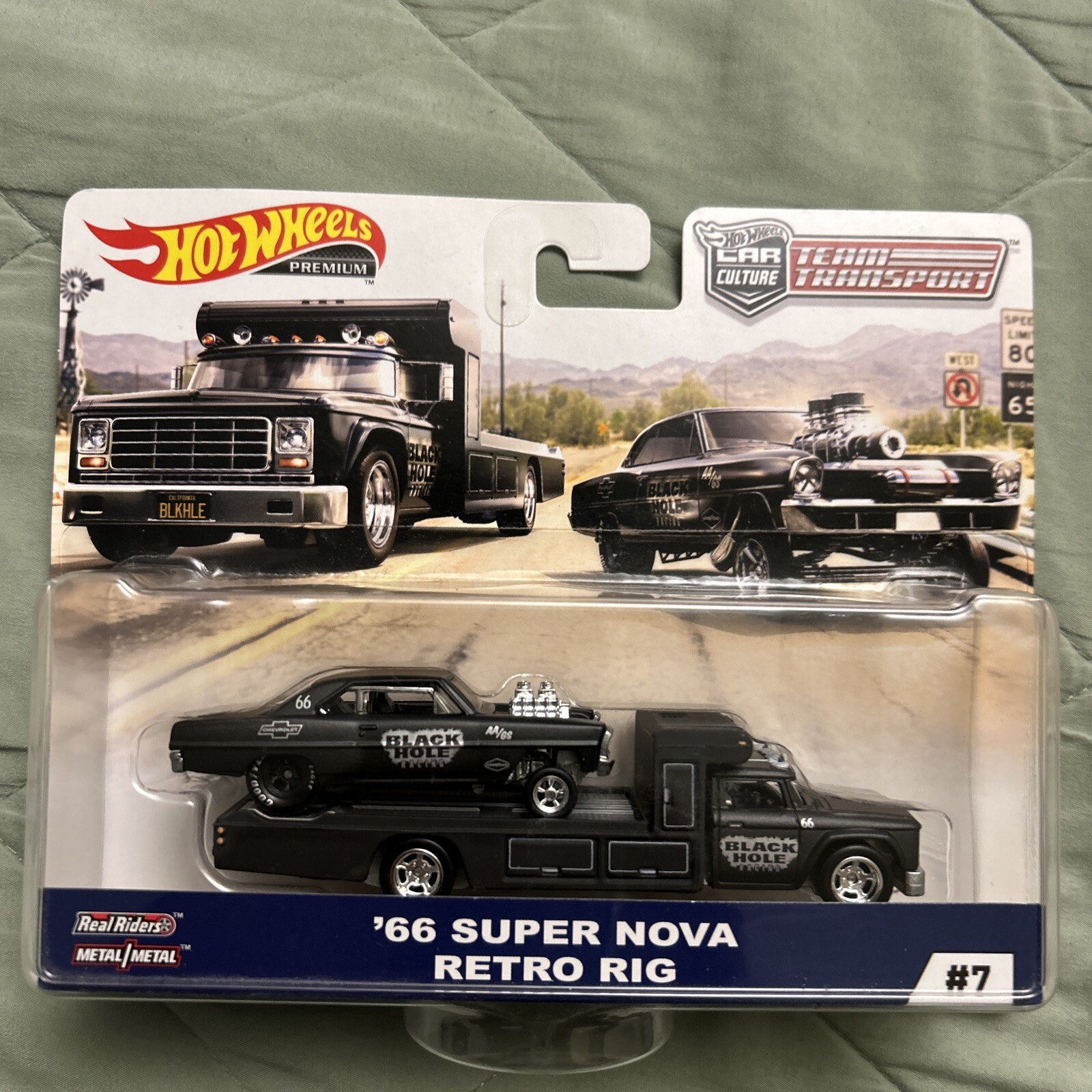 Hot Wheels Car Culture Team Transport 2019 – Black Hole Racing Nova & Retro Rig