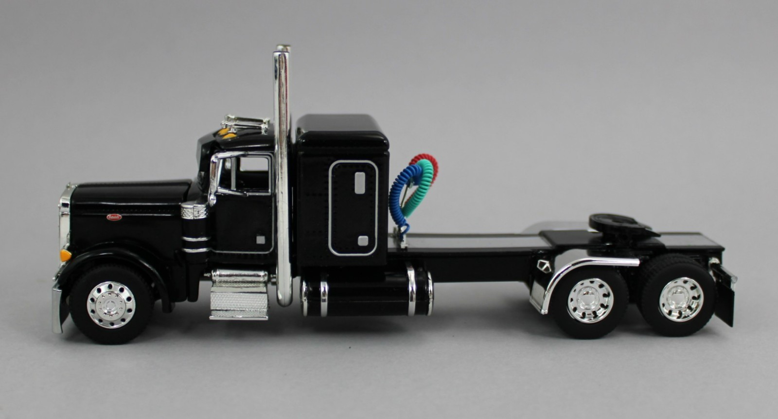 DCP 1:64 *BLACK* Peterbilt 379 48″ Flattop Semi Truck *NIB*