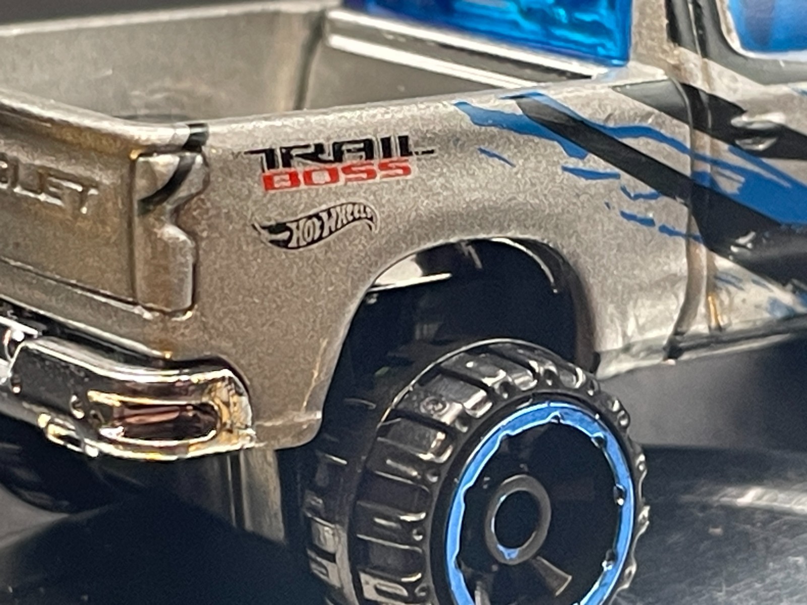 HOT WHEELS ’19 CHEVY SILVERADO TRAIL BOSS LT SILVER KMART EXCLUSIVE COLOR LOOSE