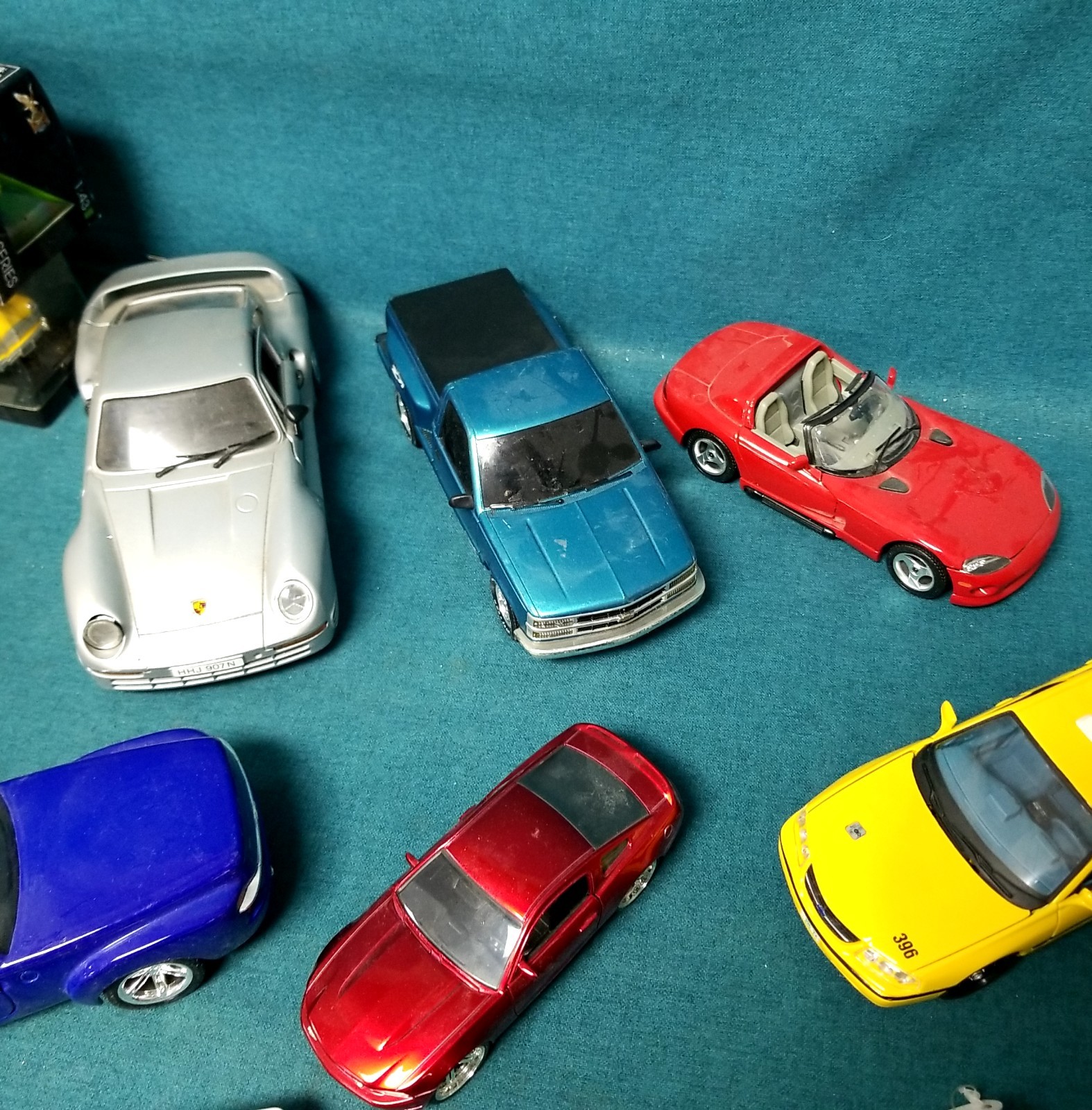 Mixed Size Huge Collectible Lot of Die cast Model Cars Muscle VTG Mix Condition