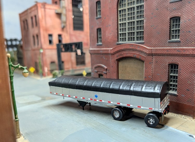 1/87 HO Scale Custom Built Tandem Spread Axle Covered Axle Dump Trailer.