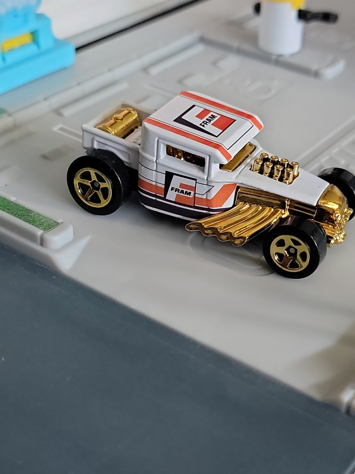 Hot Wheels CUSTOM white fram Bone Shaker (1983 silverado Version)