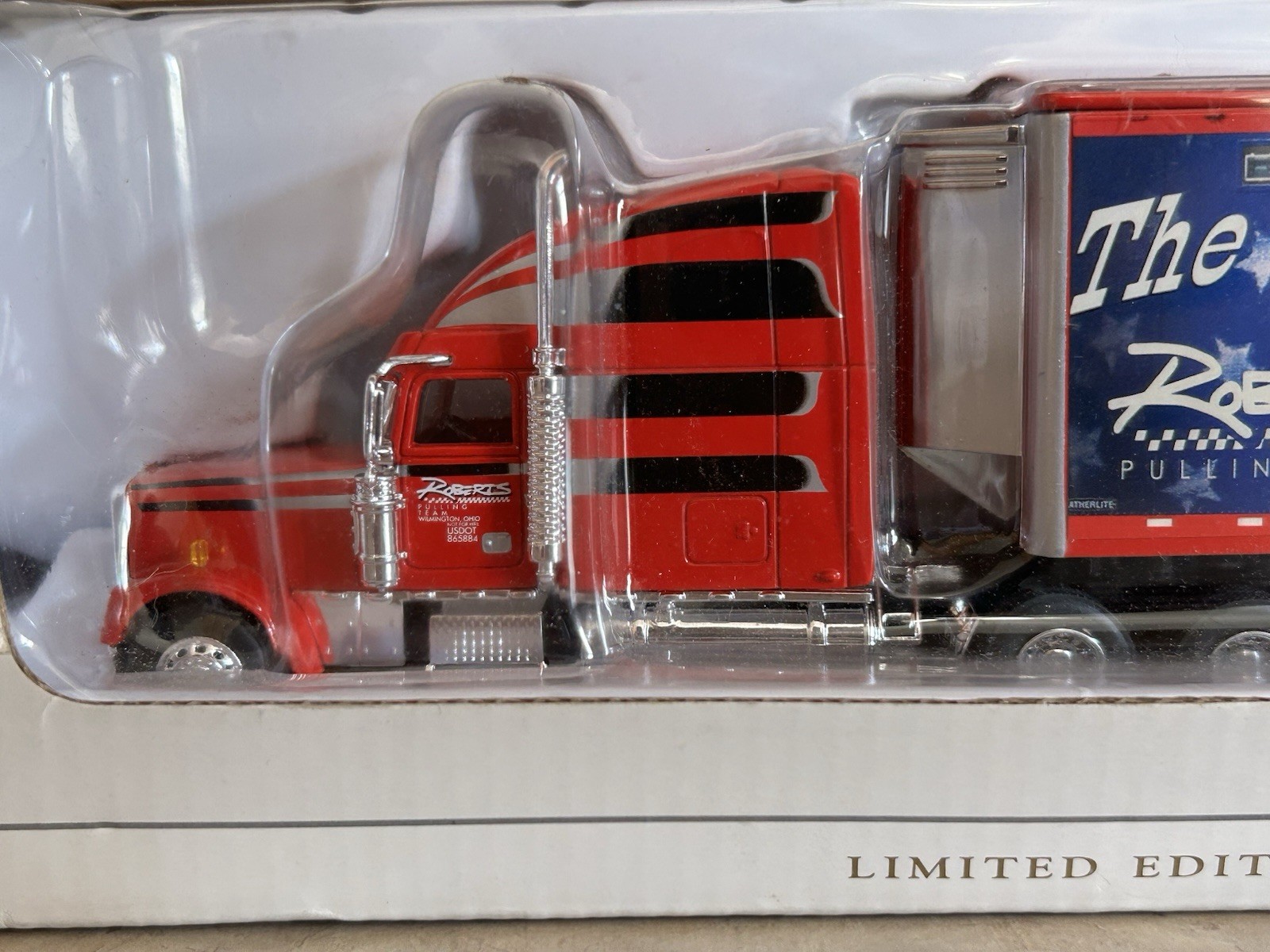 SPECCAST The Toy Box Roberts Pulling Team Freightliner Semi Tractor & Trailer