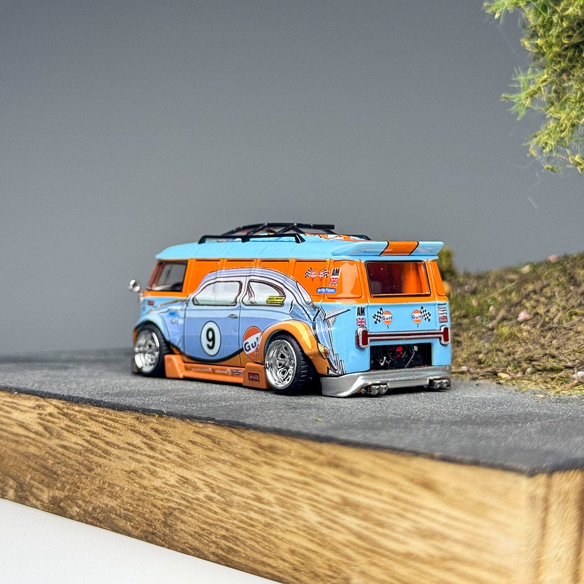 1:64 Gulf Livery T1 Bus Lowrider Diecast Alloy Collectible Van