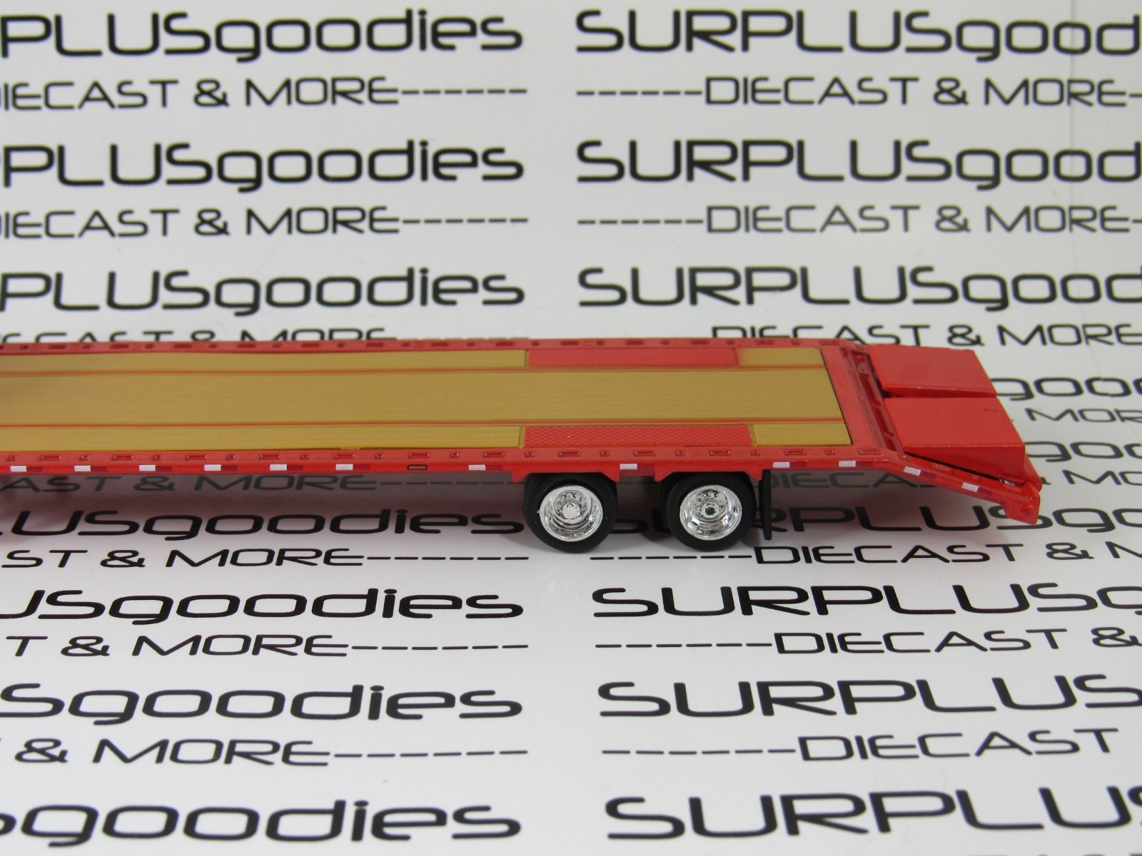 IXO 1:64 Red 1979 CHEVROLET SCOTTSDALE K20 Pickup Truck w/Gooseneck Trailer