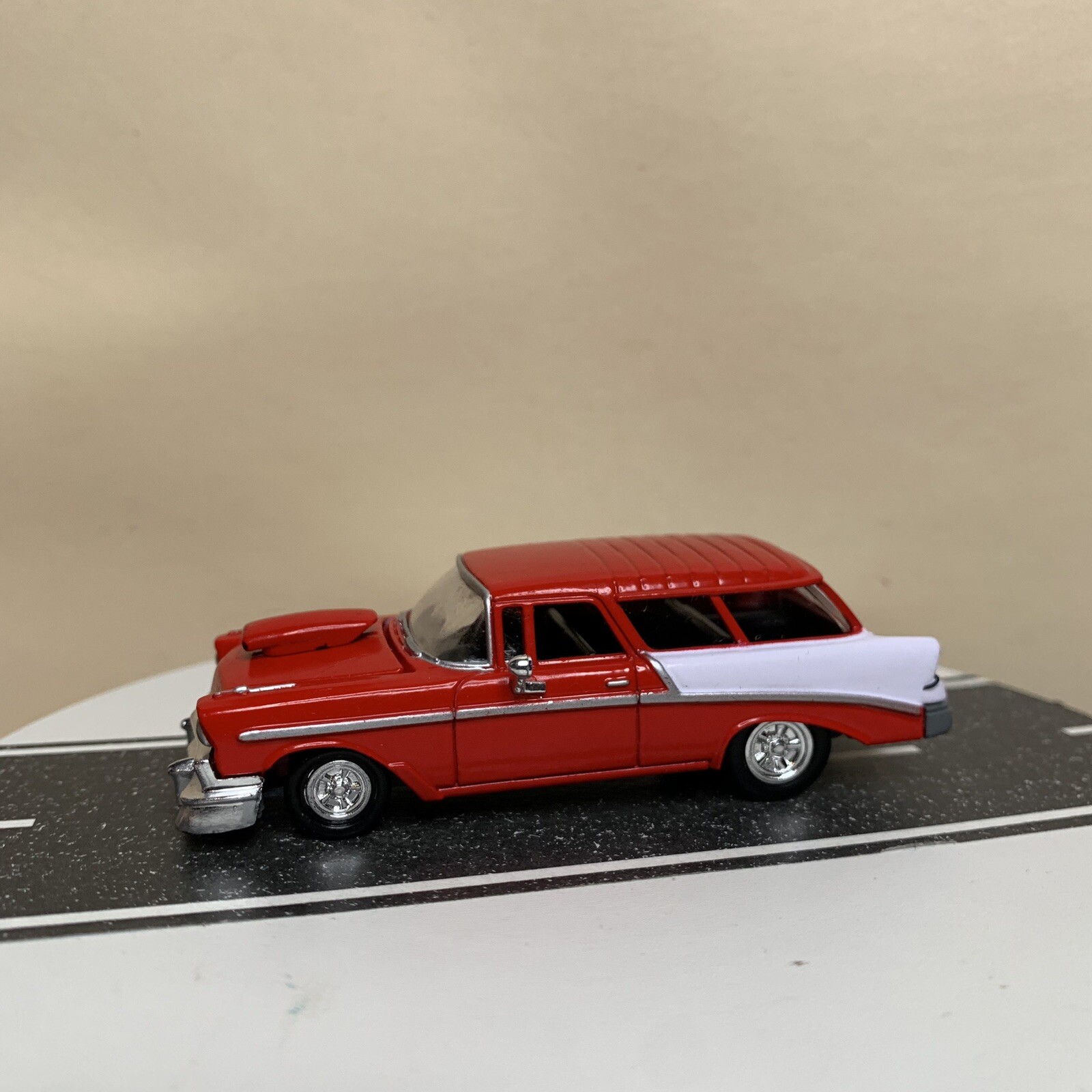1997 Racing Champions Hot Rod Series #65 ’56 Chevy Nomad Wagon Red/White 1:64 NM